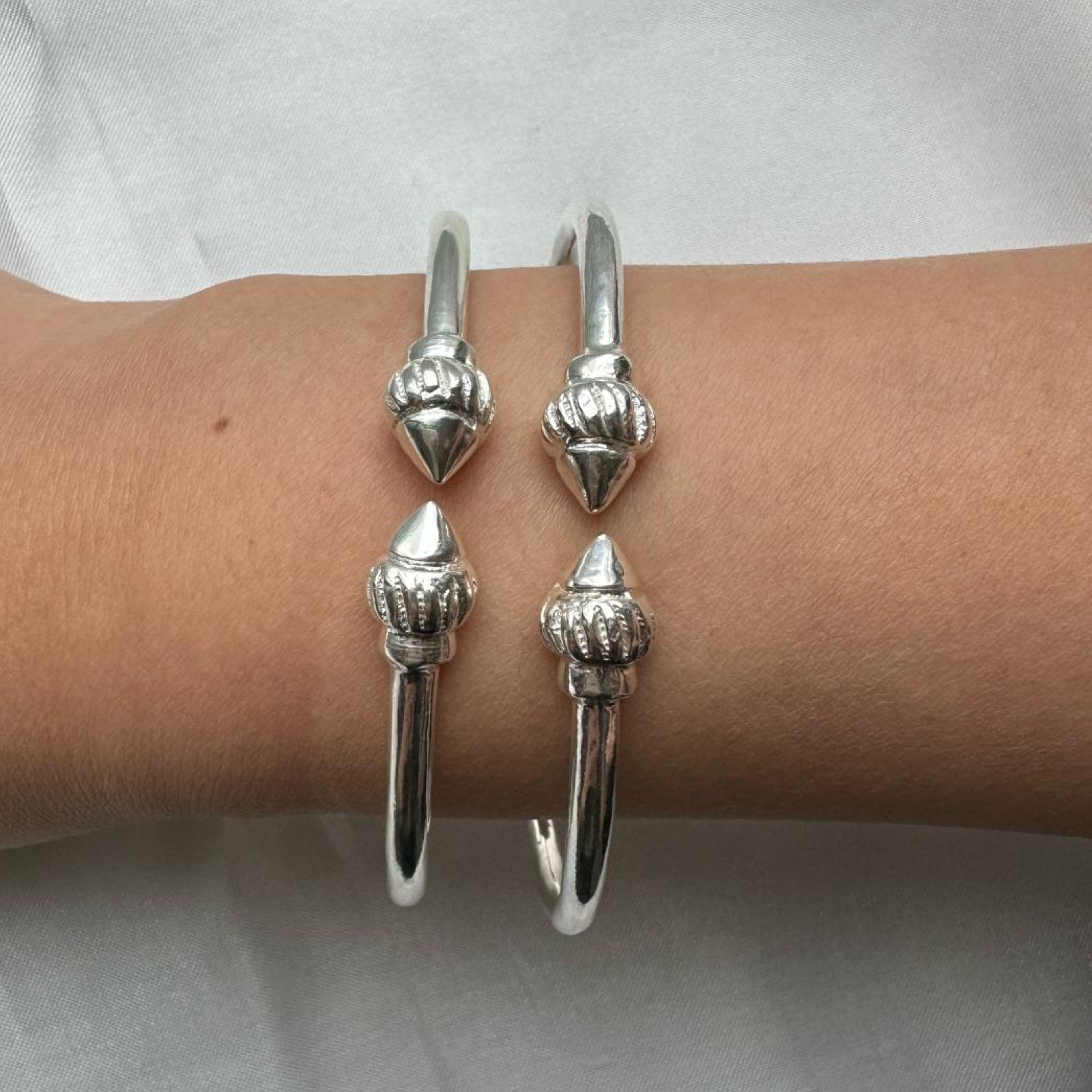 Taj Mahal Ridged Arrow. 925 Sterling Silver Plain West Indian Bangles , 1 pair