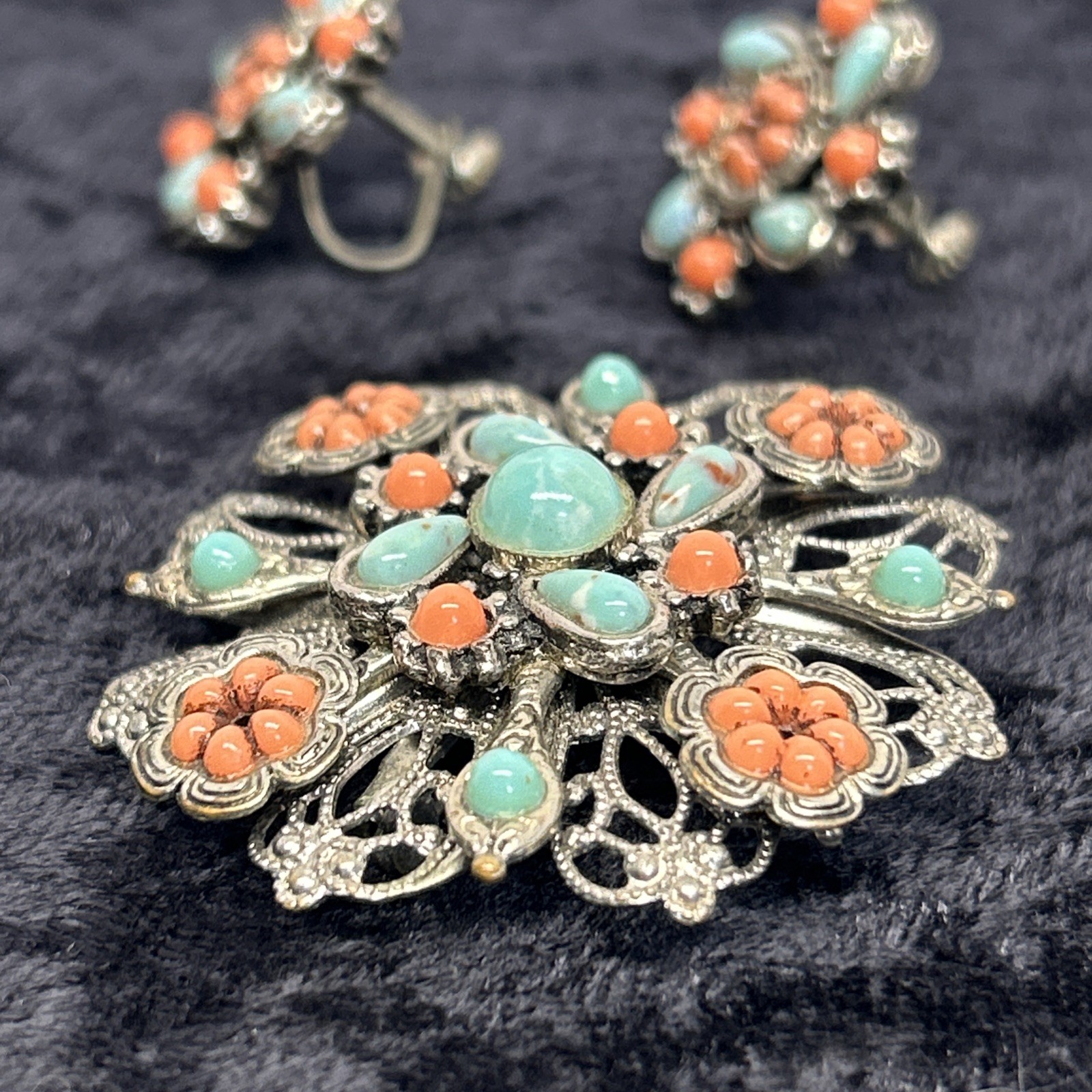 Vintage Silver tone Costume Jewelry Broach And Earrings Blue And Peach