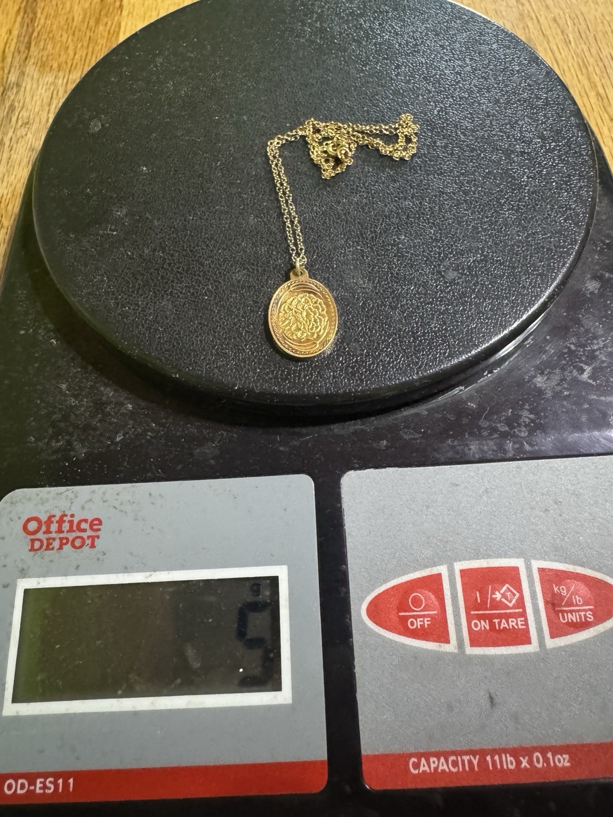 ESTATE 18 Karat Gold ? Flower motif pendant, 4 Grams, See Photos, No refunds.