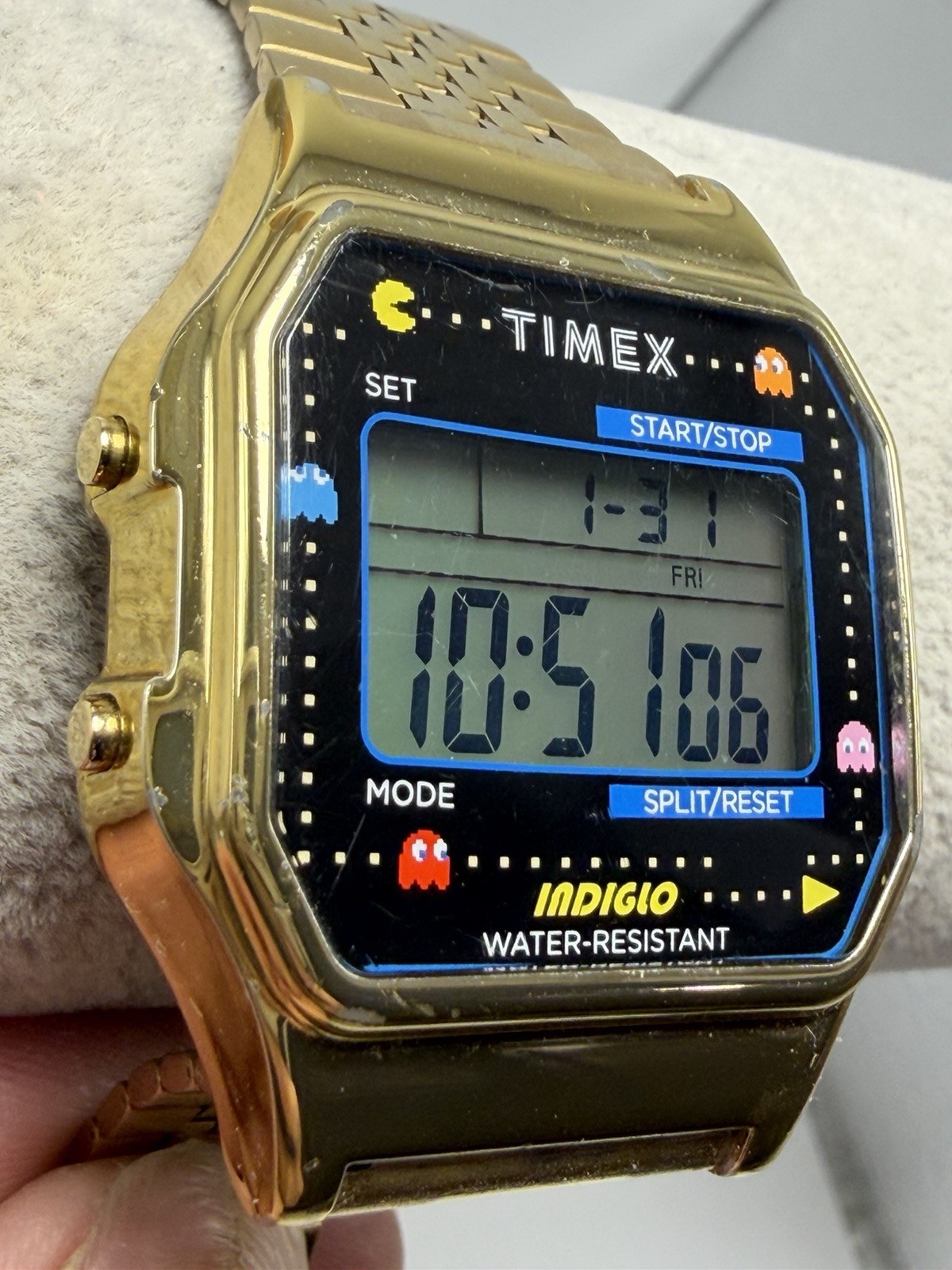 Broken Band Timex x Pacman tw2u32000 New Battery 35MM Digital Gold Tone M555