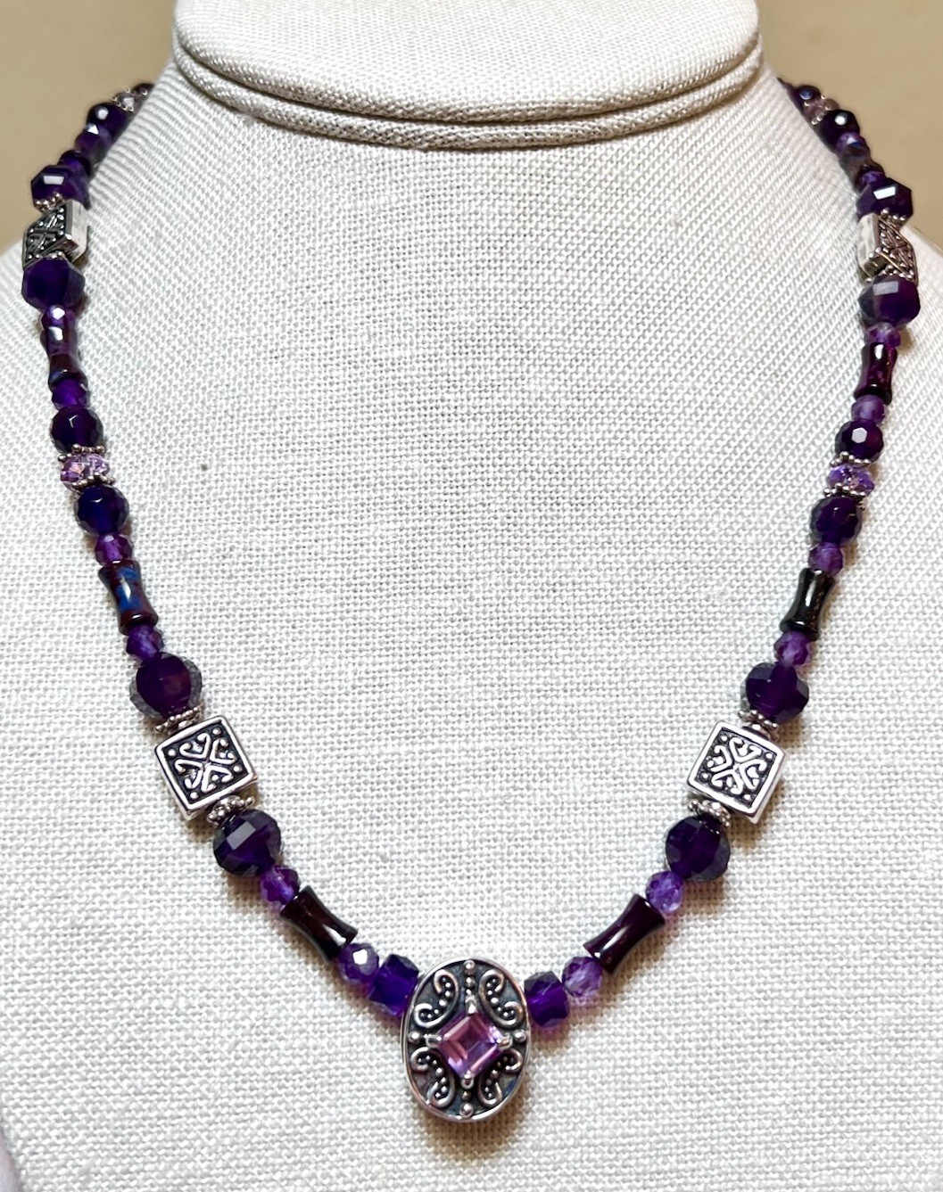 LOVELY Lori Bonn & Artisan Ornate Sterling Silver Amethyst & Sugilite Necklace