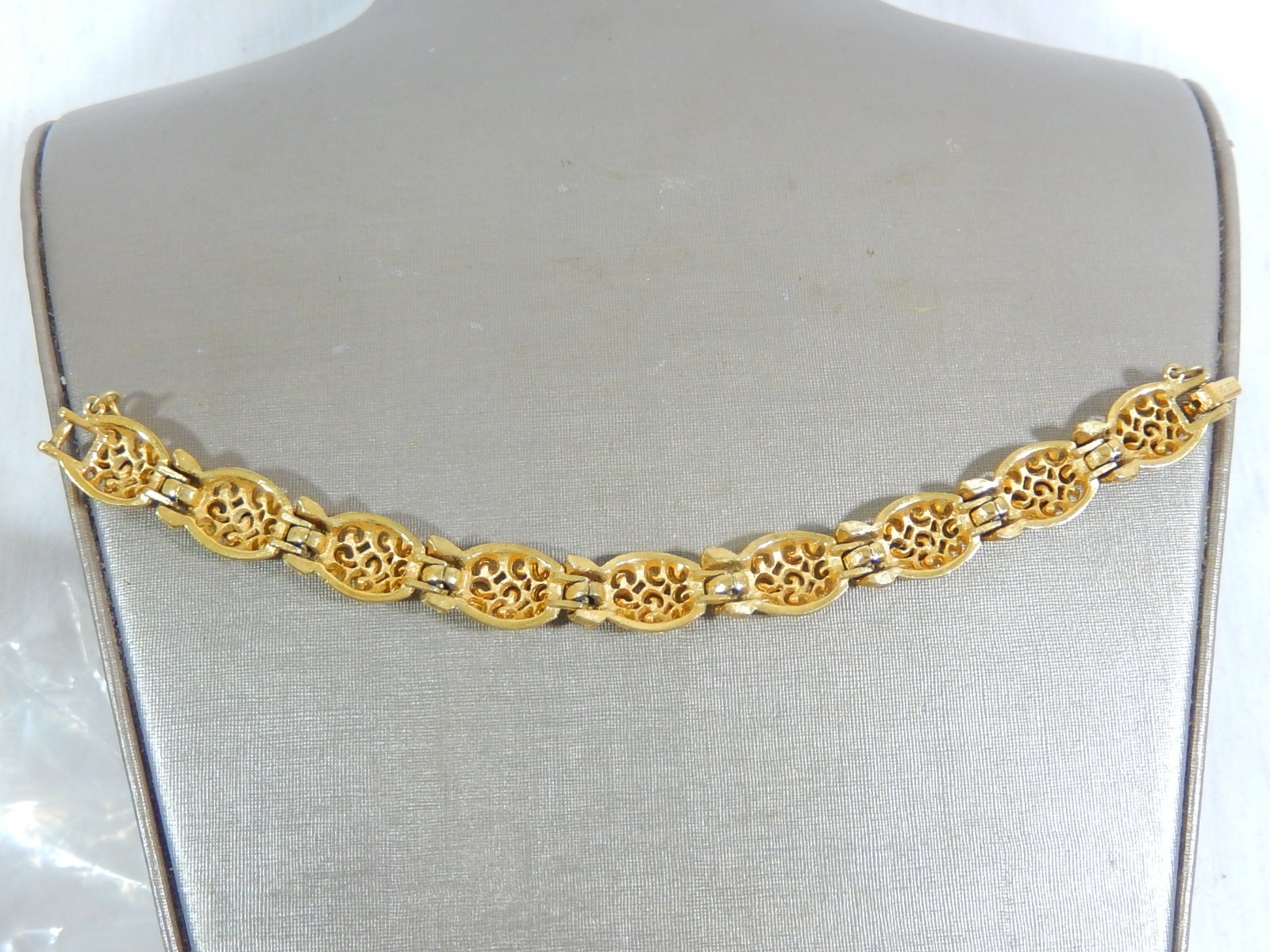 VTG MONET ETRUSCAN REVIVAL TEXTURED GOLD TONE OPEN WORK 7.25″ BRACELET
