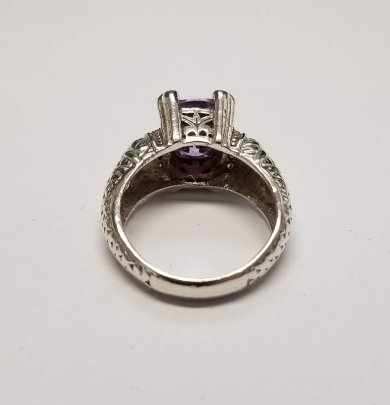 .925 STERLING SILVER RING WITH EMERALD CUT LAVENDER STONE SZ 8 8.6 GR. #5741