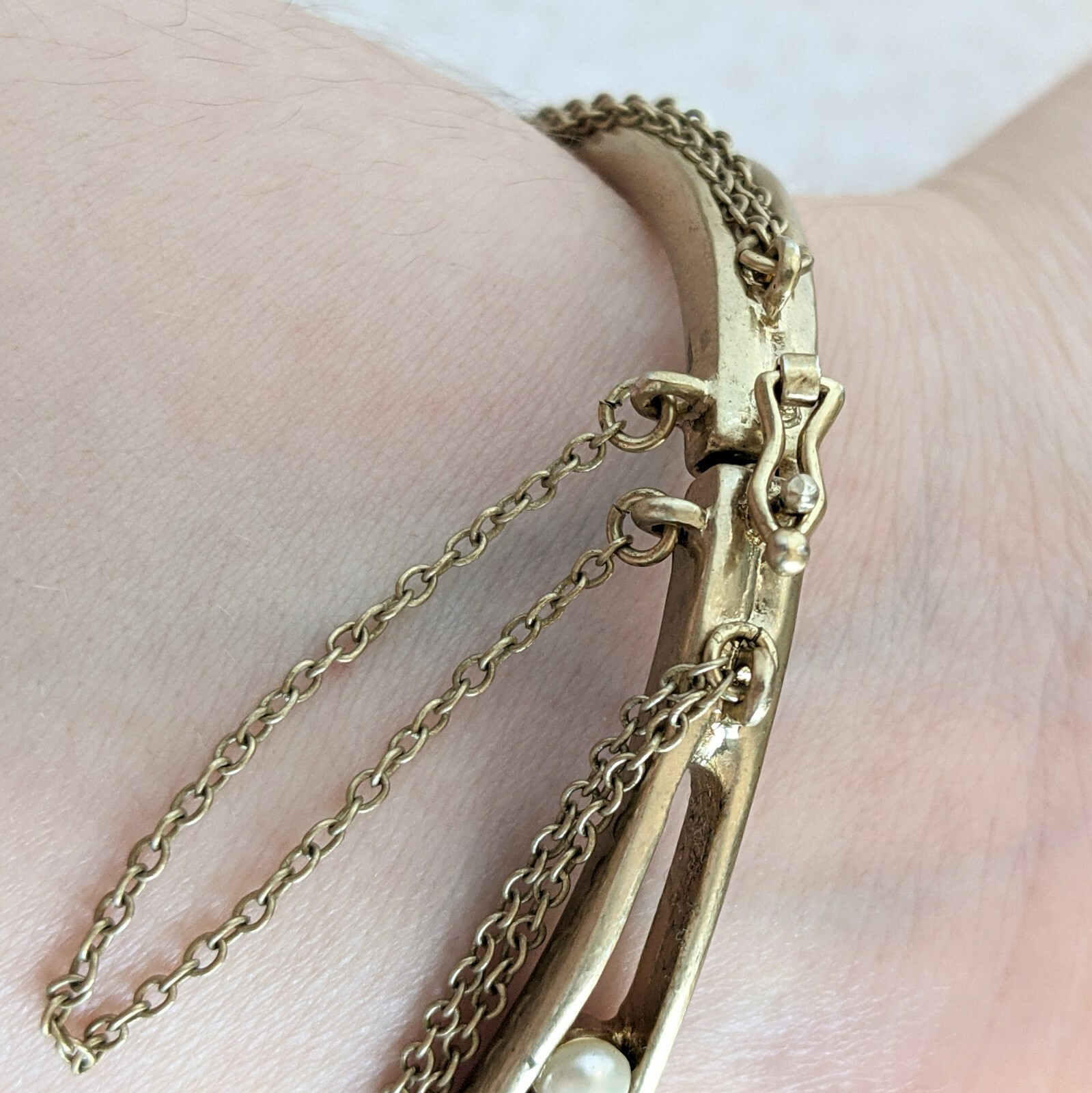 KCR Kenneth Cole Reaction Matte Gold Tone Chain White Faux Pearl Hinged Bracelet