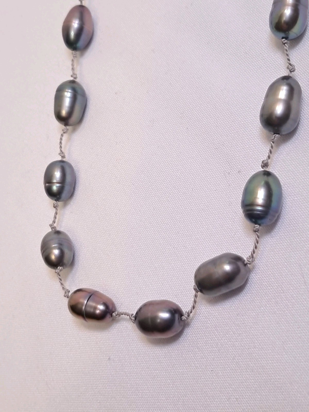 NWT Peyote Bird Iridescent Silver/Gray Freshwater Pearls Yarn Necklace 16.5″