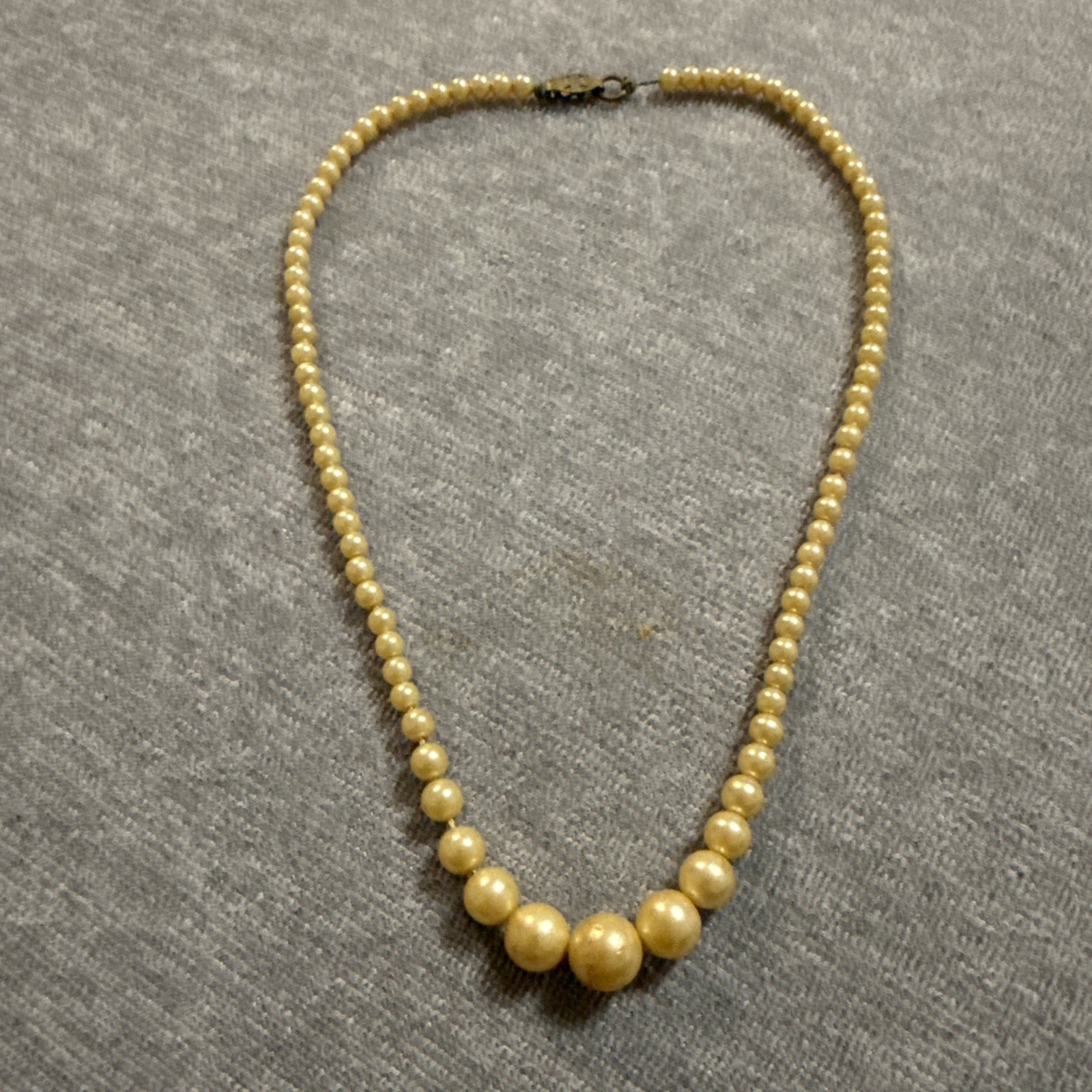 VTG Antique Graduated Lucite Faux Pearl Necklace Cream Champagne Classic