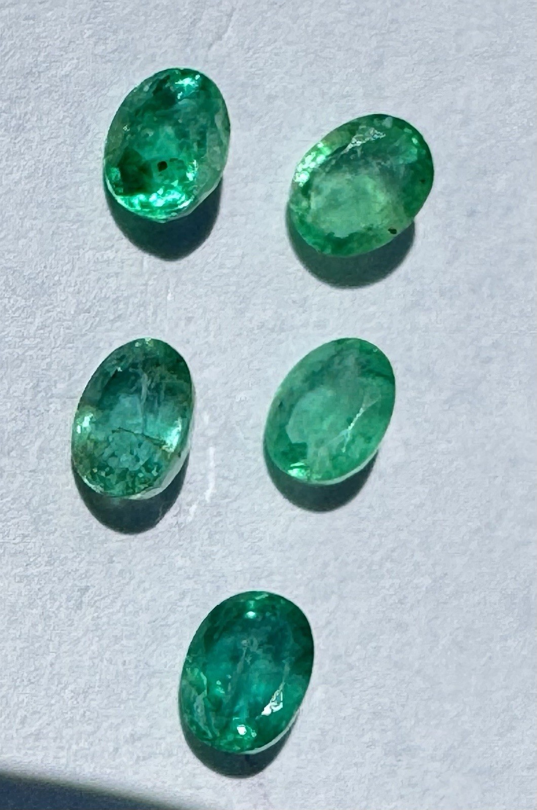 Natural 5 Beautiful Green Emeralds natural 1.06 CTs 4.2by3.2mm Oval