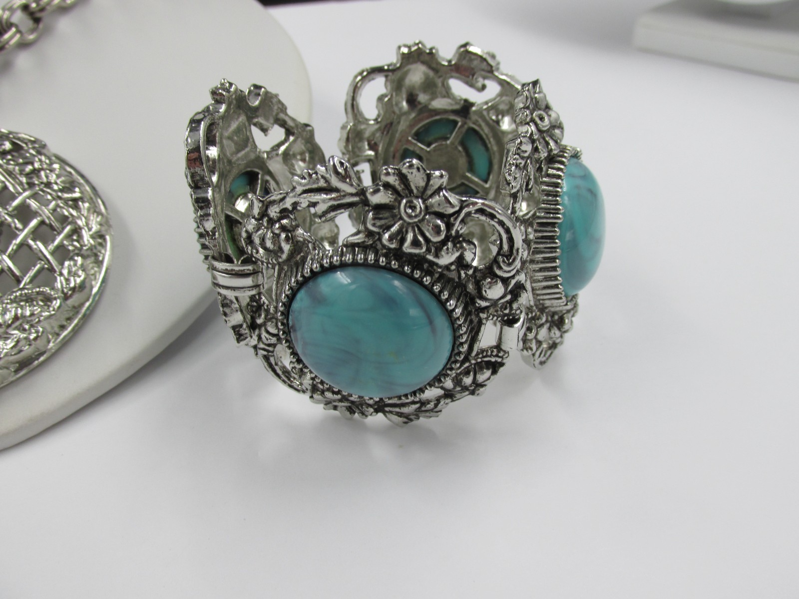 Faux Turquoise Cabochon Chunky Silver Tone Medalion Necklace Bracelet Set