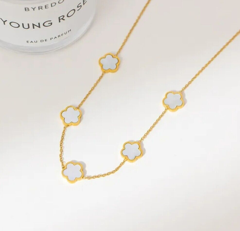 Women Five Leaf Flower Cute Romantic Necklace Fashion Geometric Jewelry Gift