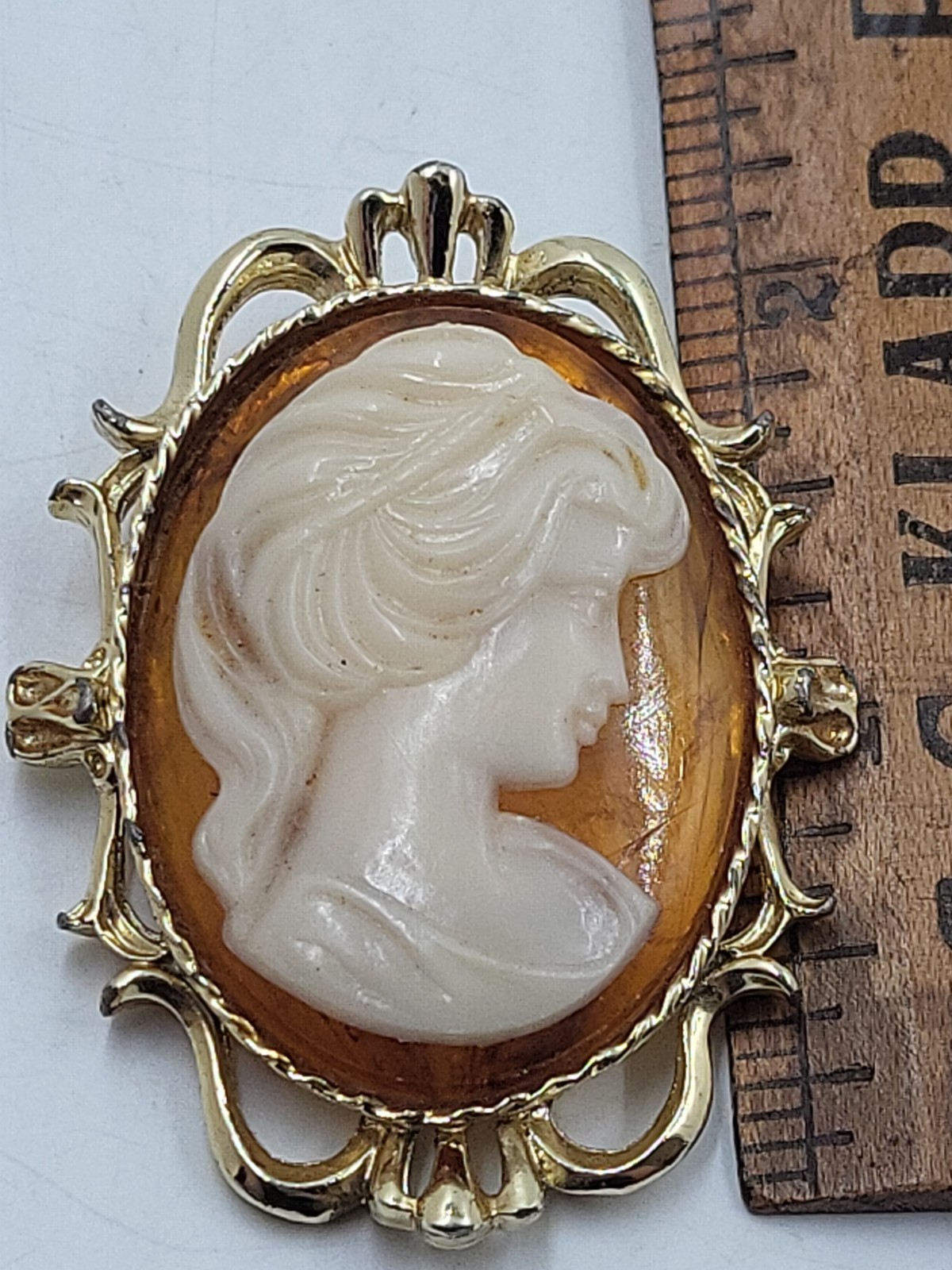 Vintage Gerry’s cameo brooch pin gold tone