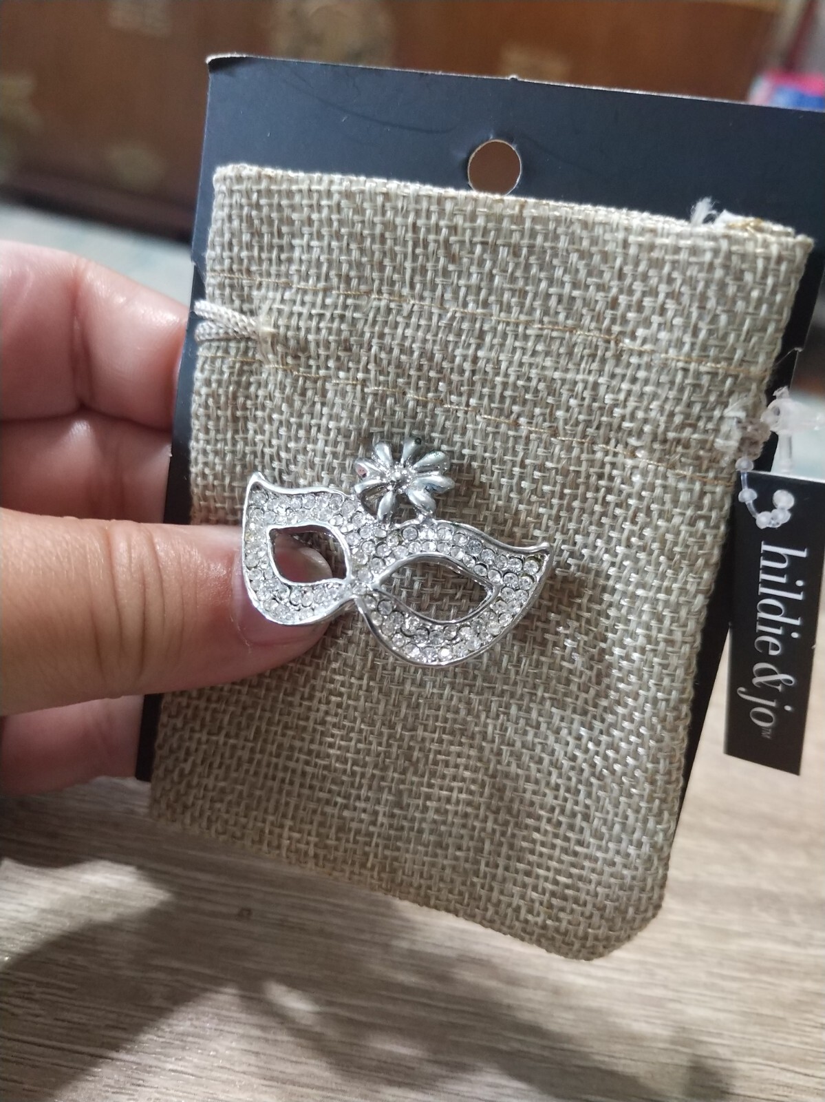 NWT Hildie & Jo masquerade mask faceted rhinestone pin, brooch