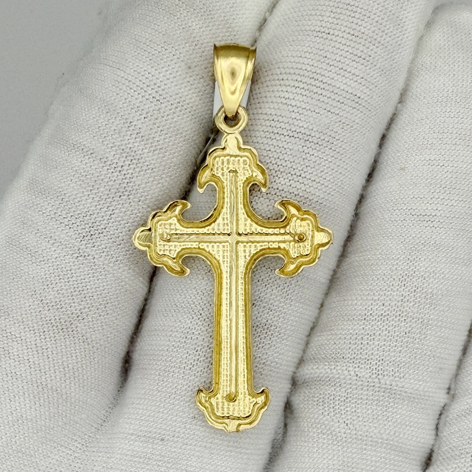 10kt Yellow Gold Diamond-Cut Mens Cross Religious Charm Pendant