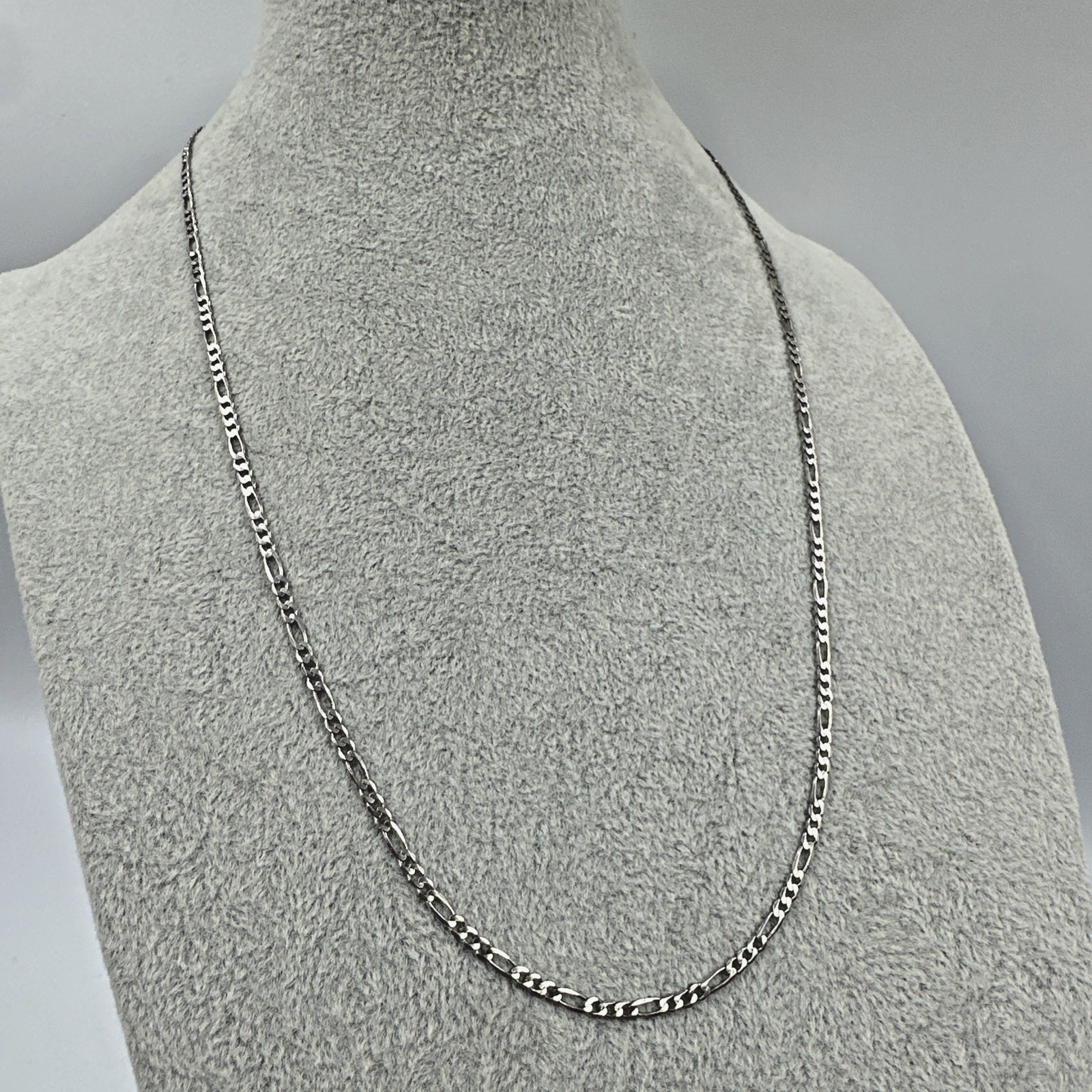 Vtg 925 Sterling Silver Figaro Link Chain 22″ Necklace 5.4 Grams 2.5mm Italy