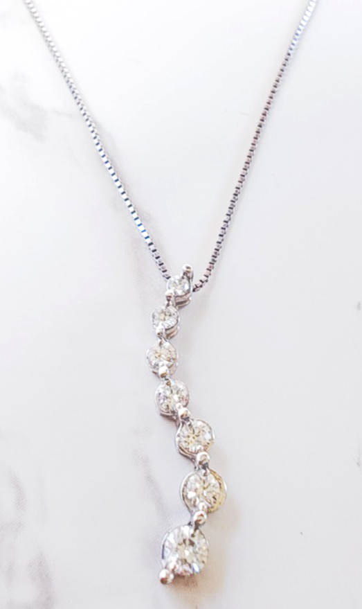 14K White Gold .25 Ct Diamond Drop Pendant Necklace 7‑Stone Bezel 18″ Chain