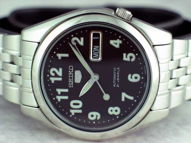 Seiko 5 Automatic SNK381 SNK381K1 Men’s Day Date Black Dial Watch