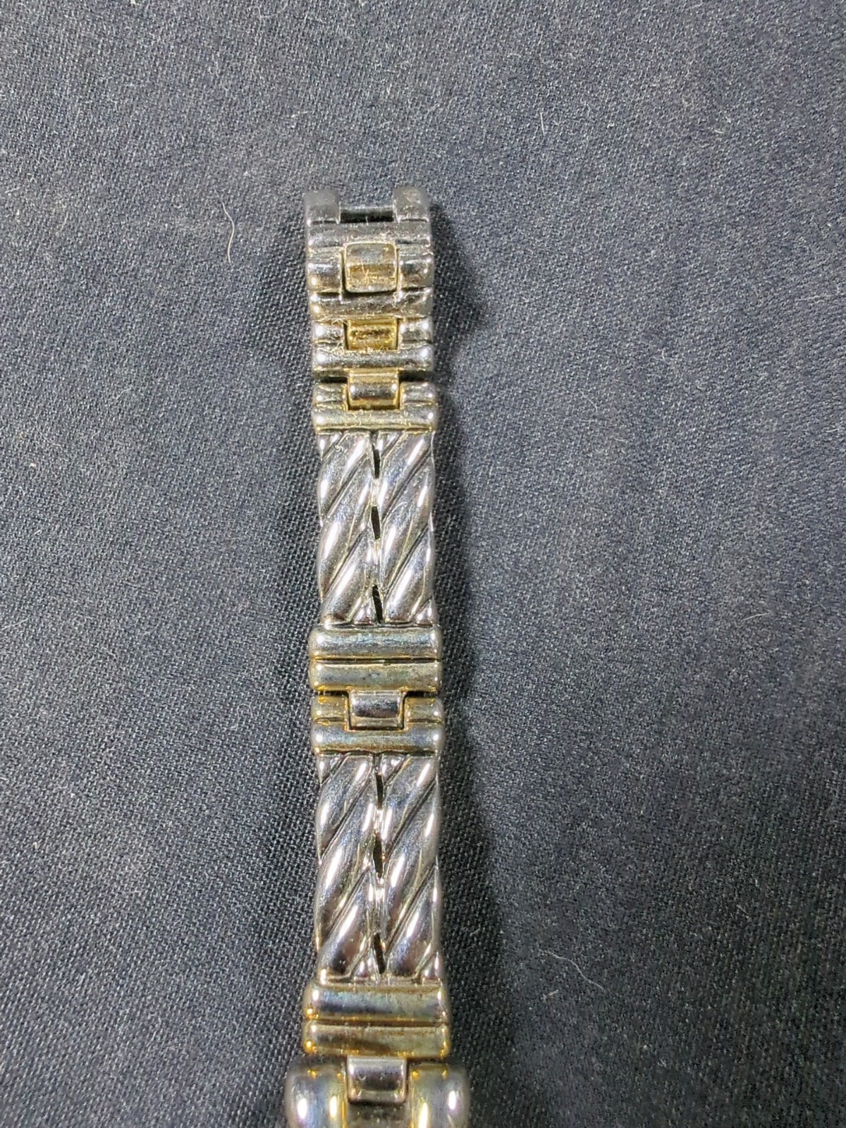 GVii Gold & SILVER womens watch Water Resistance Needs battery V377 2364QB