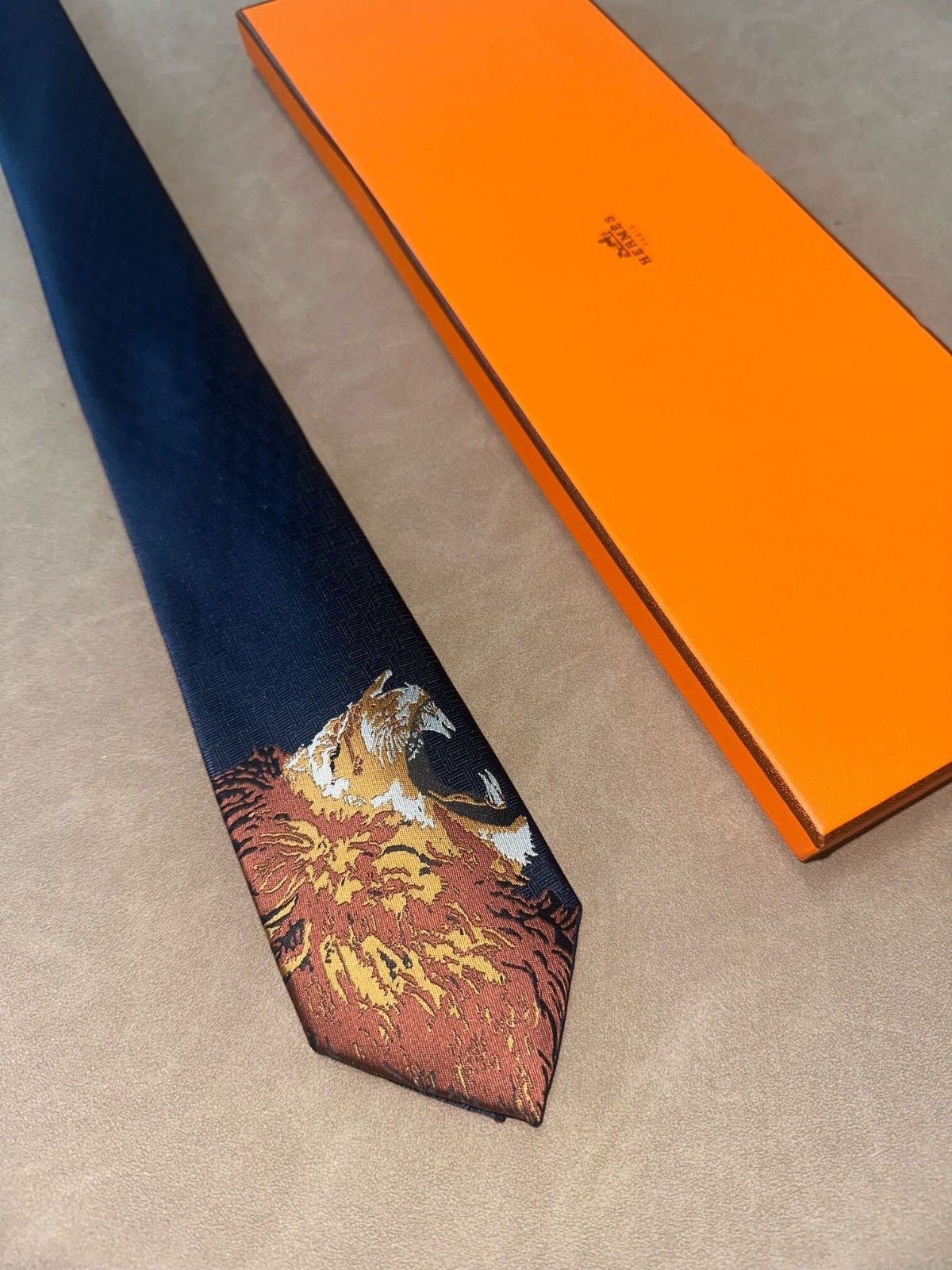 HERMÈS PARIS LION HEAD SILK TIE NAVY BLUE ANIMAL MOTIF JACQUARD MADE IN FRANCE