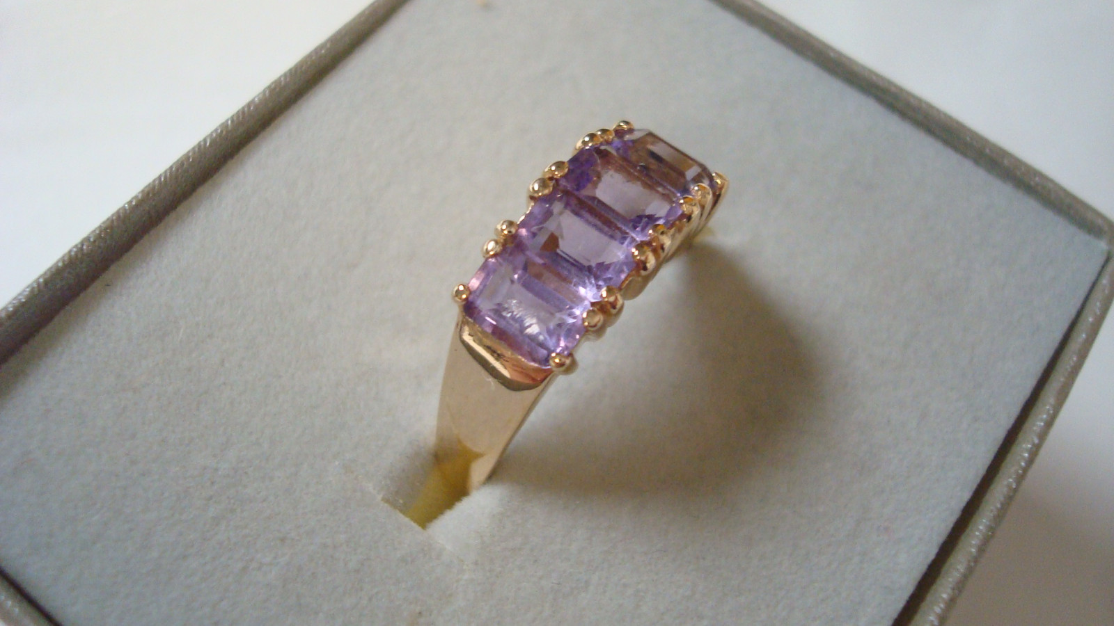 14K yg 4-Across Amethyst Ring – 3.5 Grams – Sz. 8.75 – 1.5ctw. Approx (#BBg4)