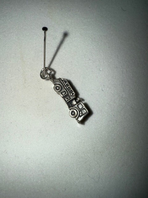 Sterling Silver Vintage Fire Truck charm 2.76 grams, .90 in x .25 in