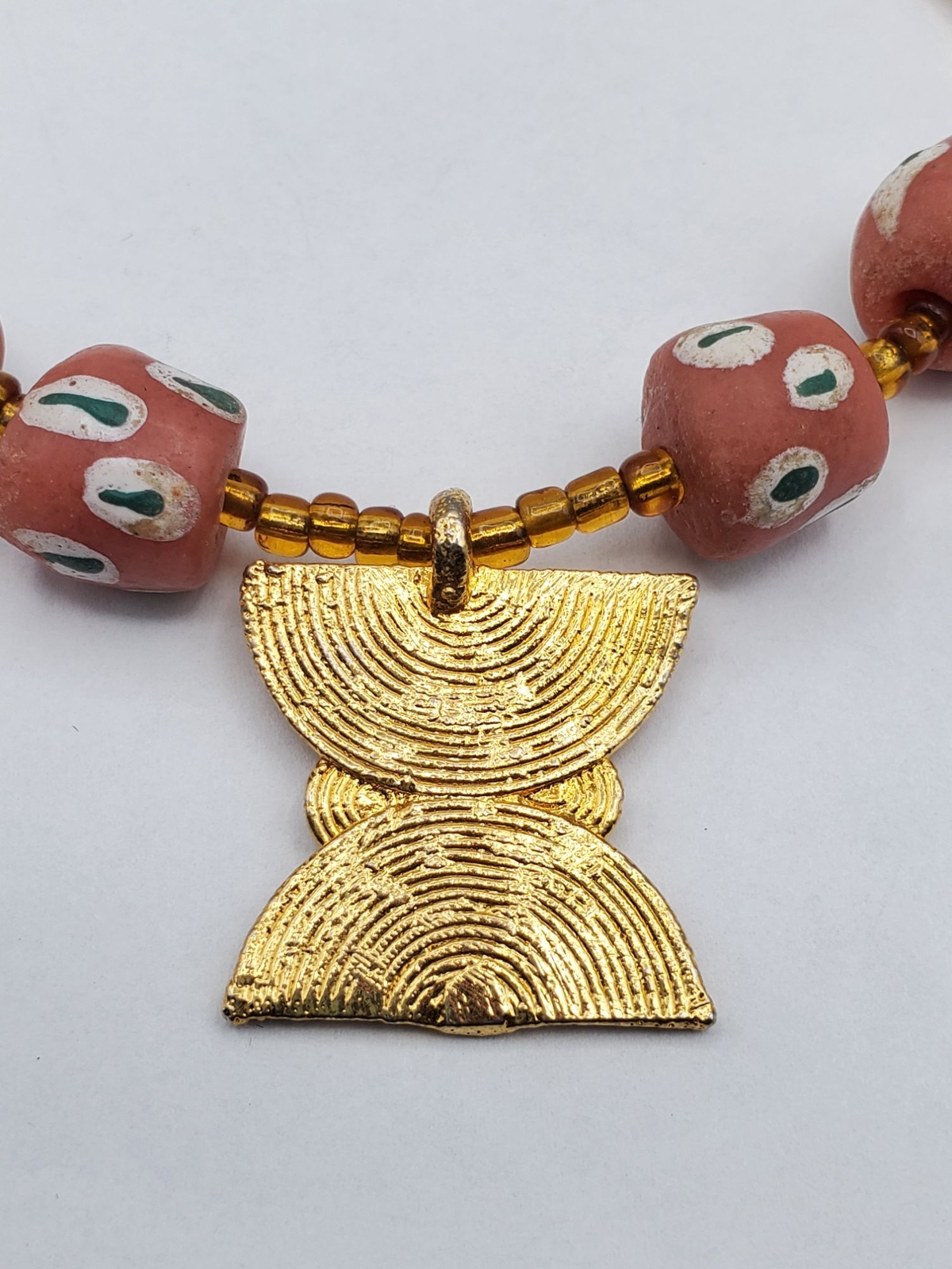 Gold tone metal Pendant Glass stone pottery clay beaded vintage necklace D72