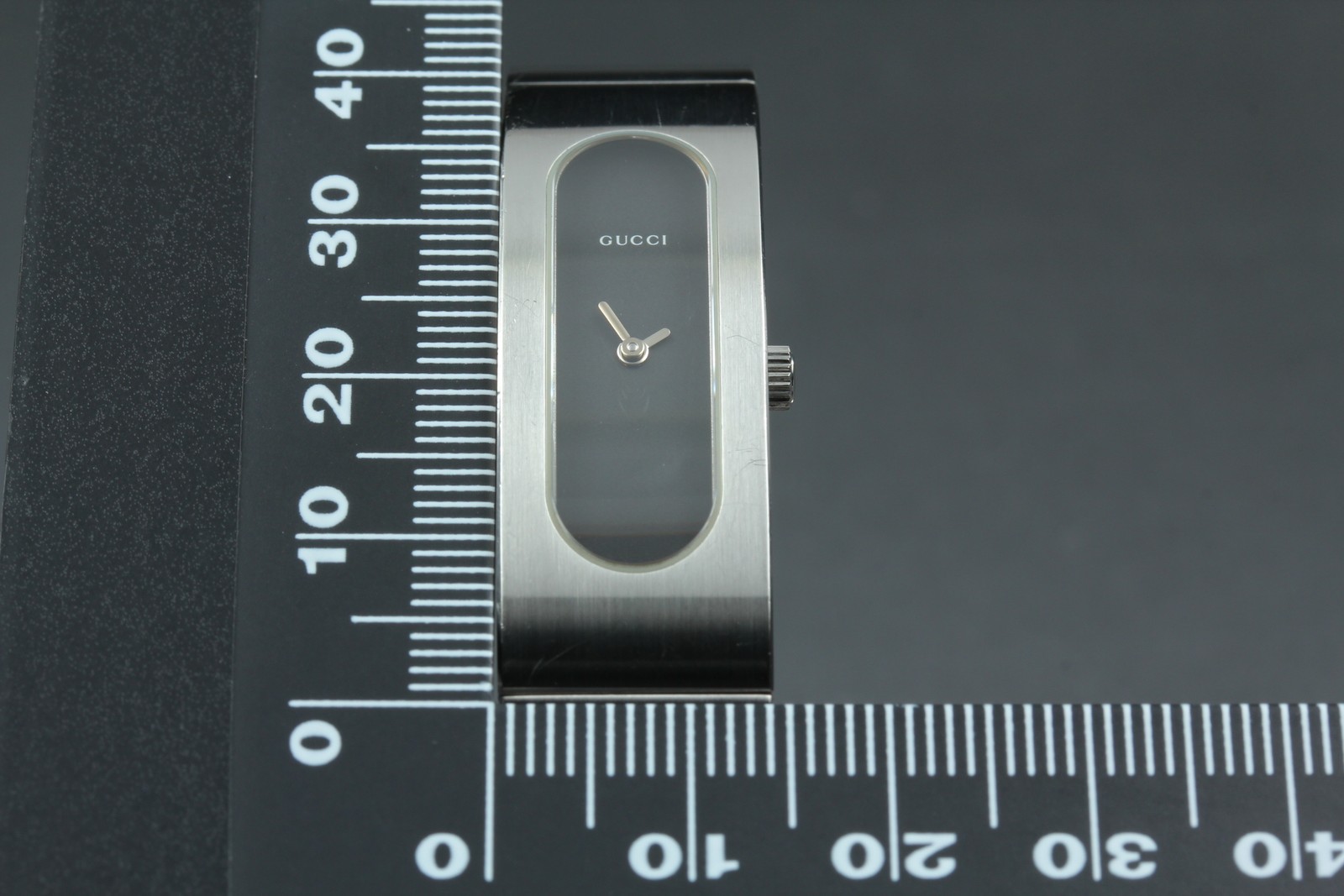 [Near MINT] GUCCI 2400S 14mm Black Dial Silver Quartz Women’s Watch From JAPAN