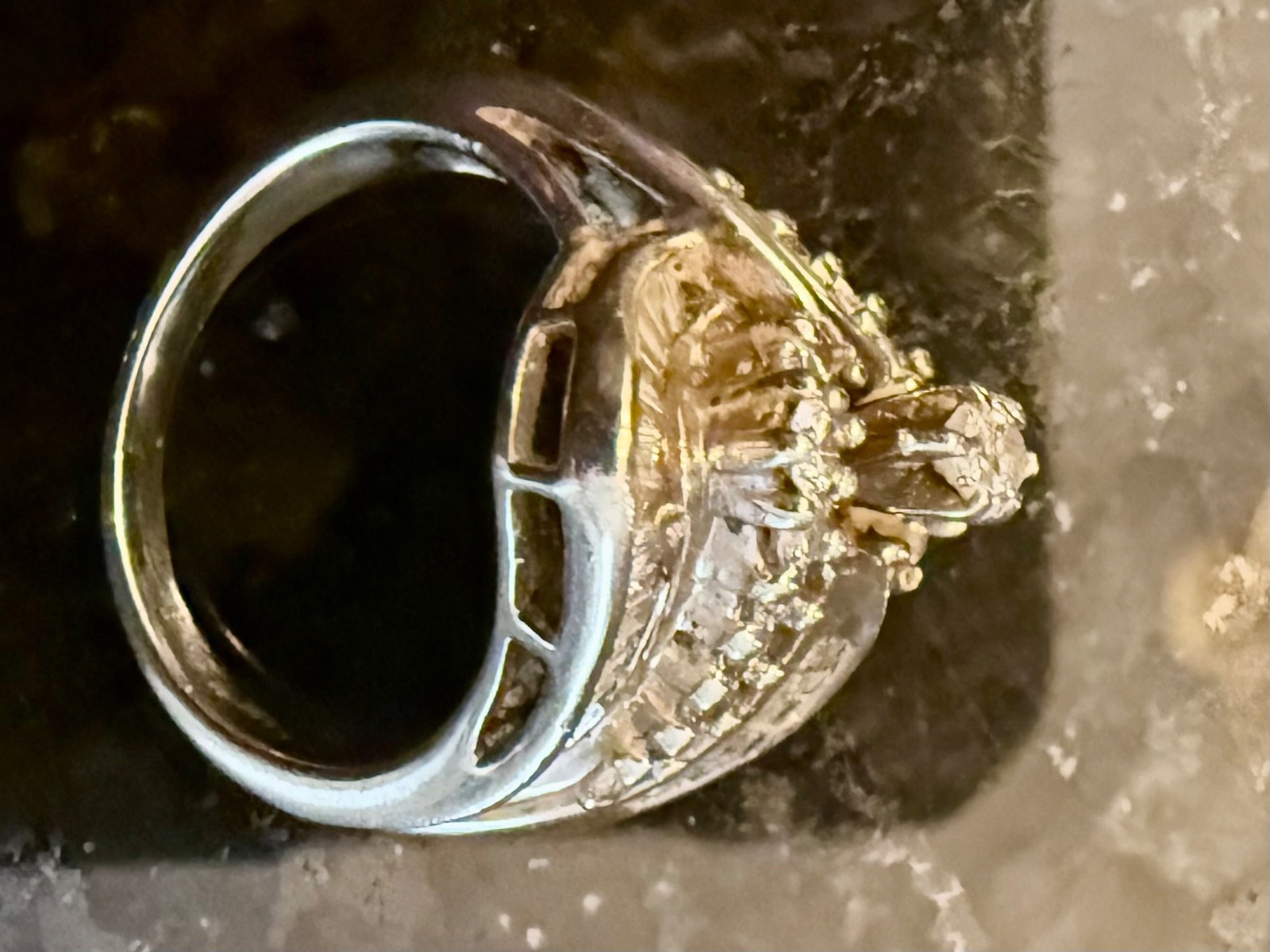 Vintage 14K Gold & Natural Diamonds Cocktail Ring Size 7 Weighs 8.8 Grams