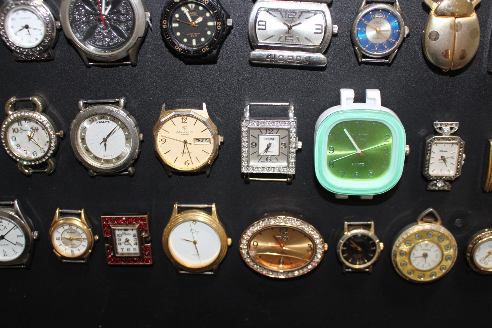 LOT OF 33 VINTAGE MALE AND FEMALE WATCHES