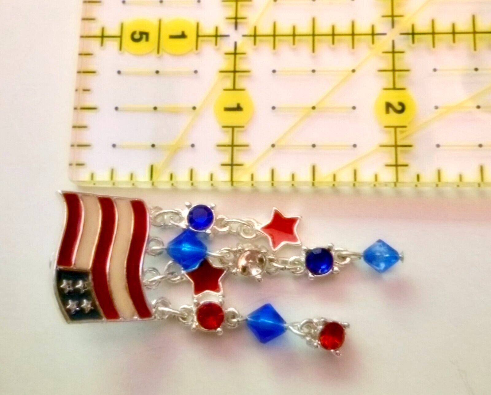 Vintage-Now Rhinestone Jewelry Lot Pins USA Flag Patriotic Star 78g Wear Scrap