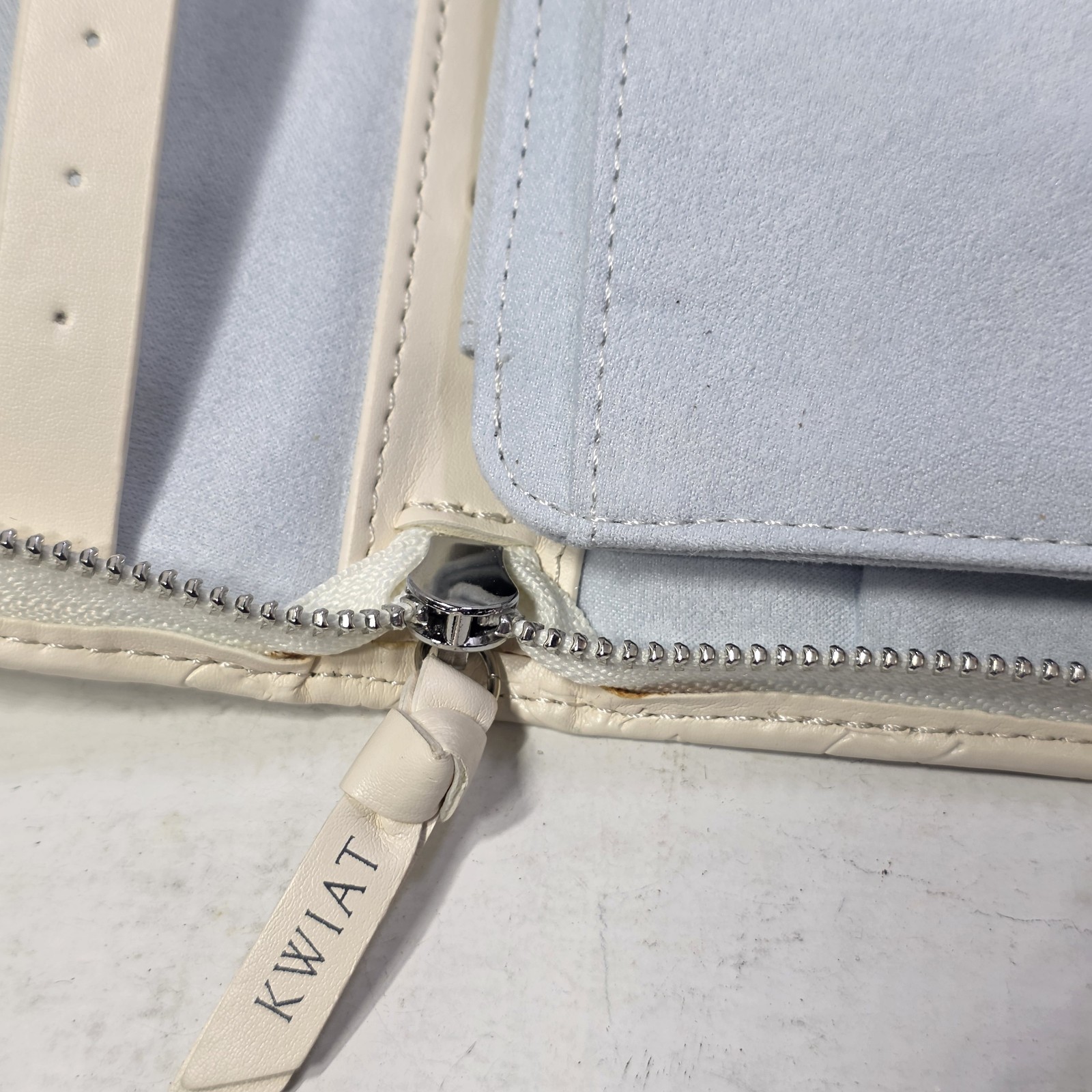 Kwiat Travel Jewelry Case White Zip Organizer Necklace Ring Earrings Leather