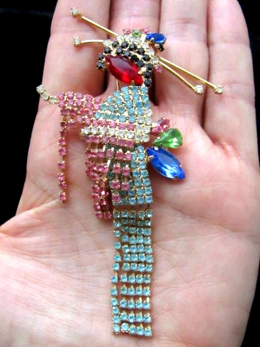 BEAUTIFUL GEISHA Asian Woman Kimono Fringe Colorful Rhinestone Brooch Pin