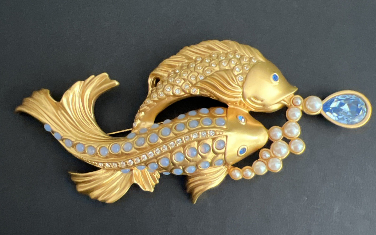 VTG. SIGNED 1990’S AVON ELIZABETH TAYLOR SHIMMERING SEA KOI FISH BROOCH