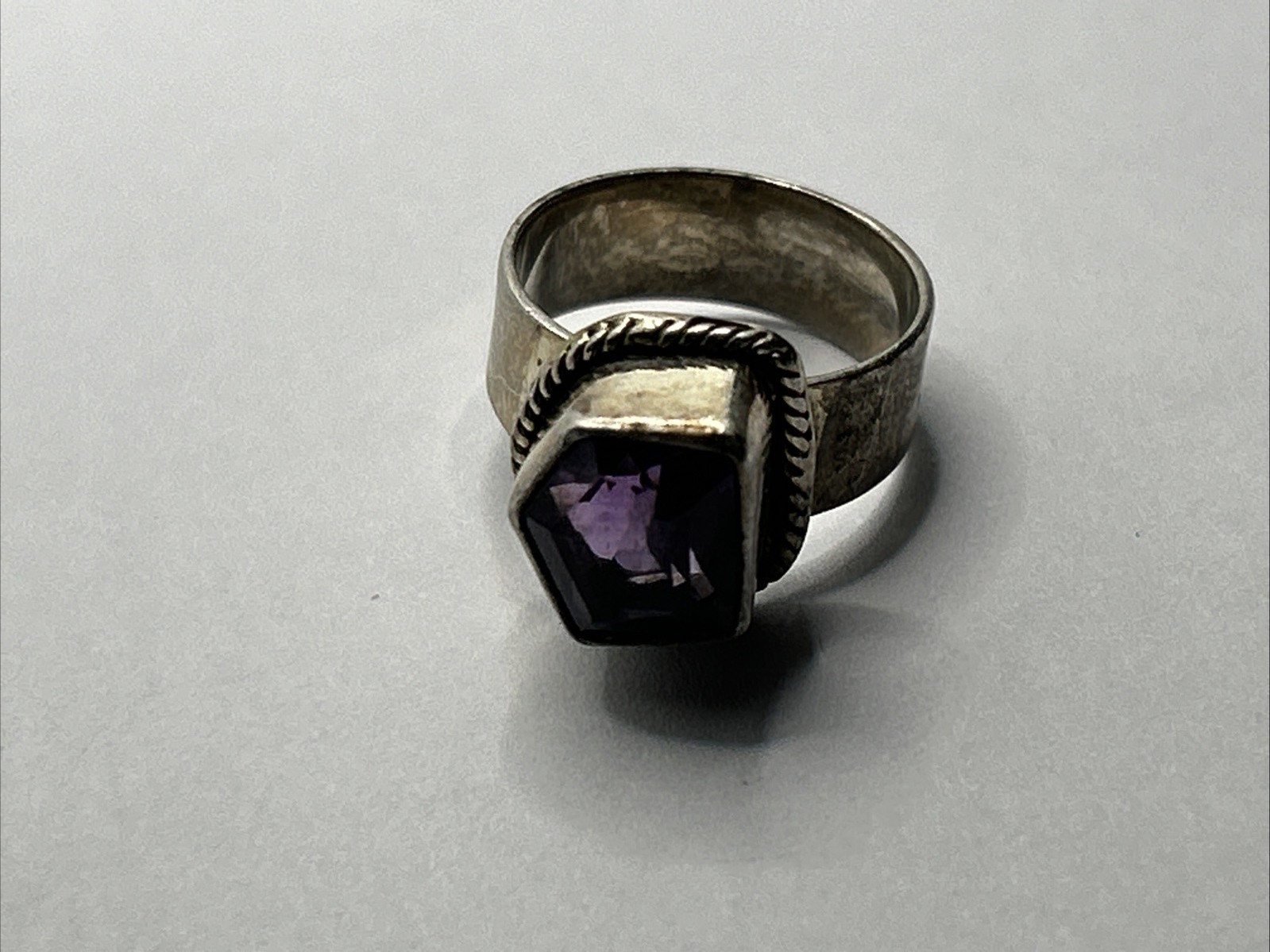 Pentagon Shaped Ring 925 Sterling Silver Amethyst Stone size 6 Vintage