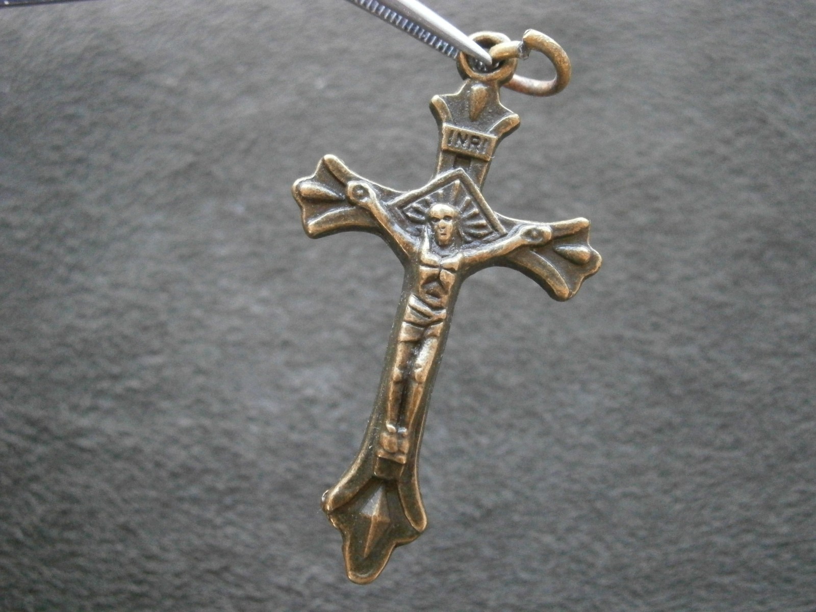 Cross Crucifix Vintage Antiqued Goldtone Pendant 3.0g