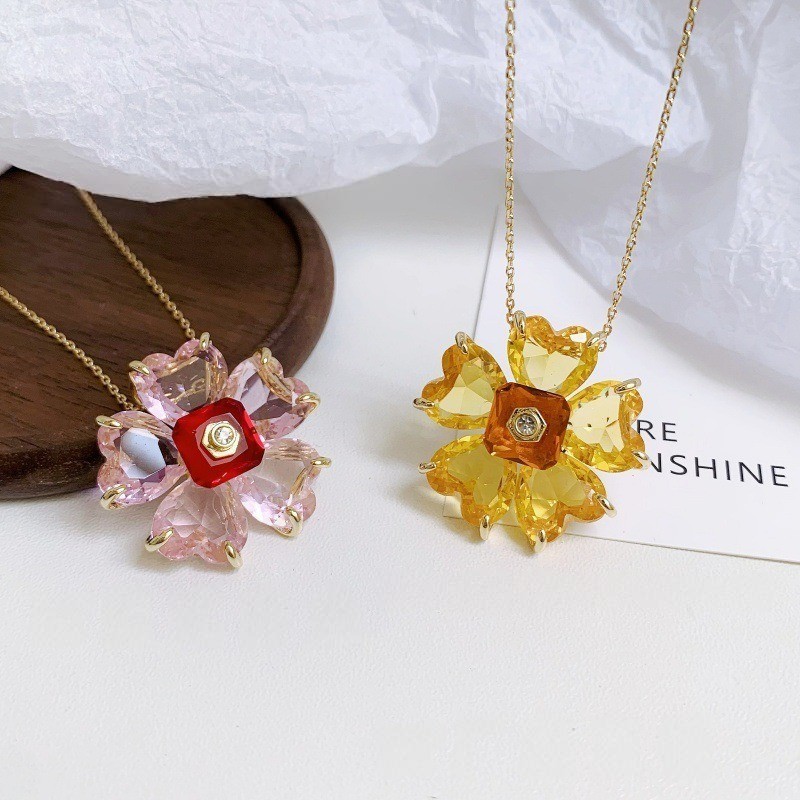 Swarovski Idyllia Necklace – Sparkling Flower Shape Crystal Pendant