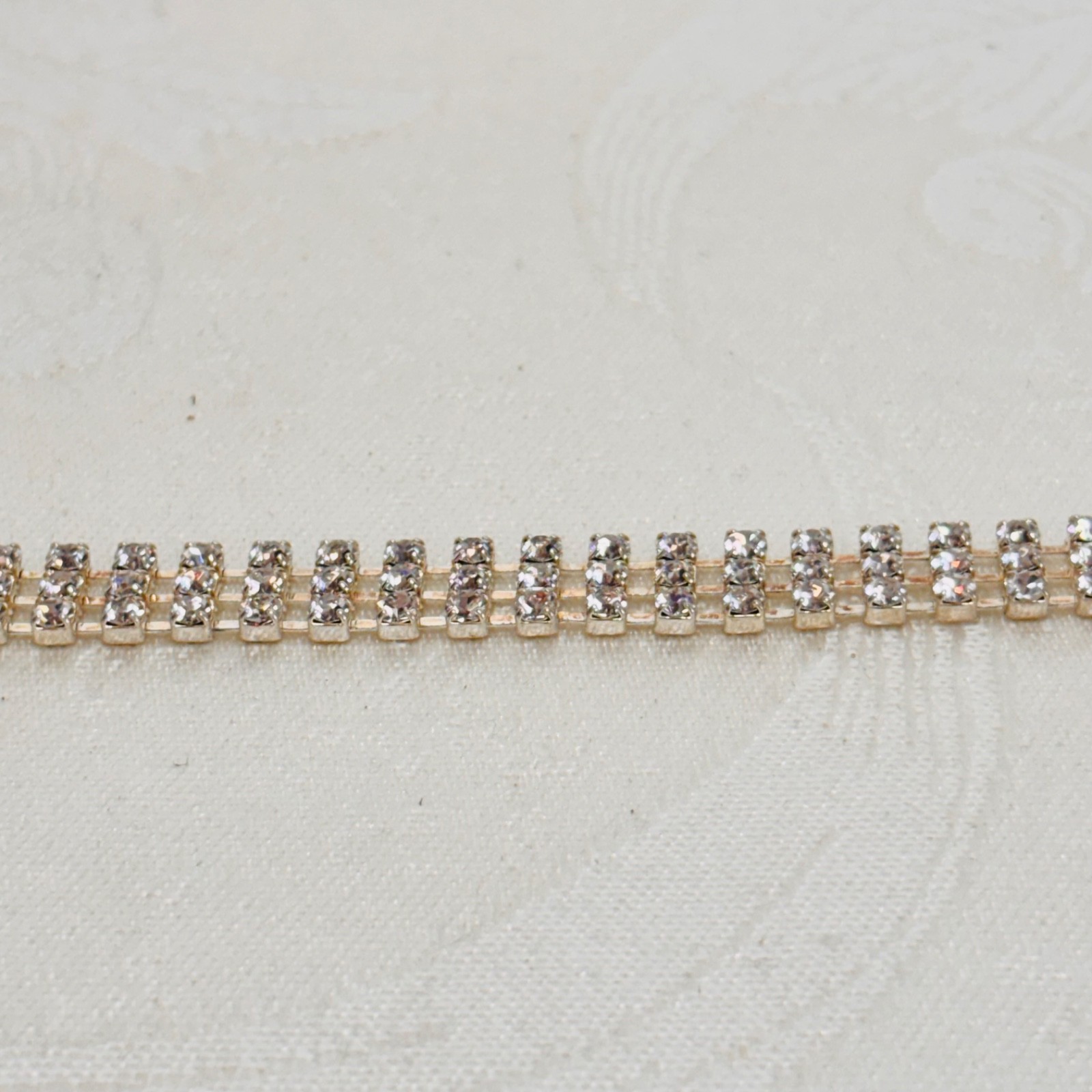 BRACELET vintage rhinestone triple row silvertone metal fold over clasp 7 1/2″ c