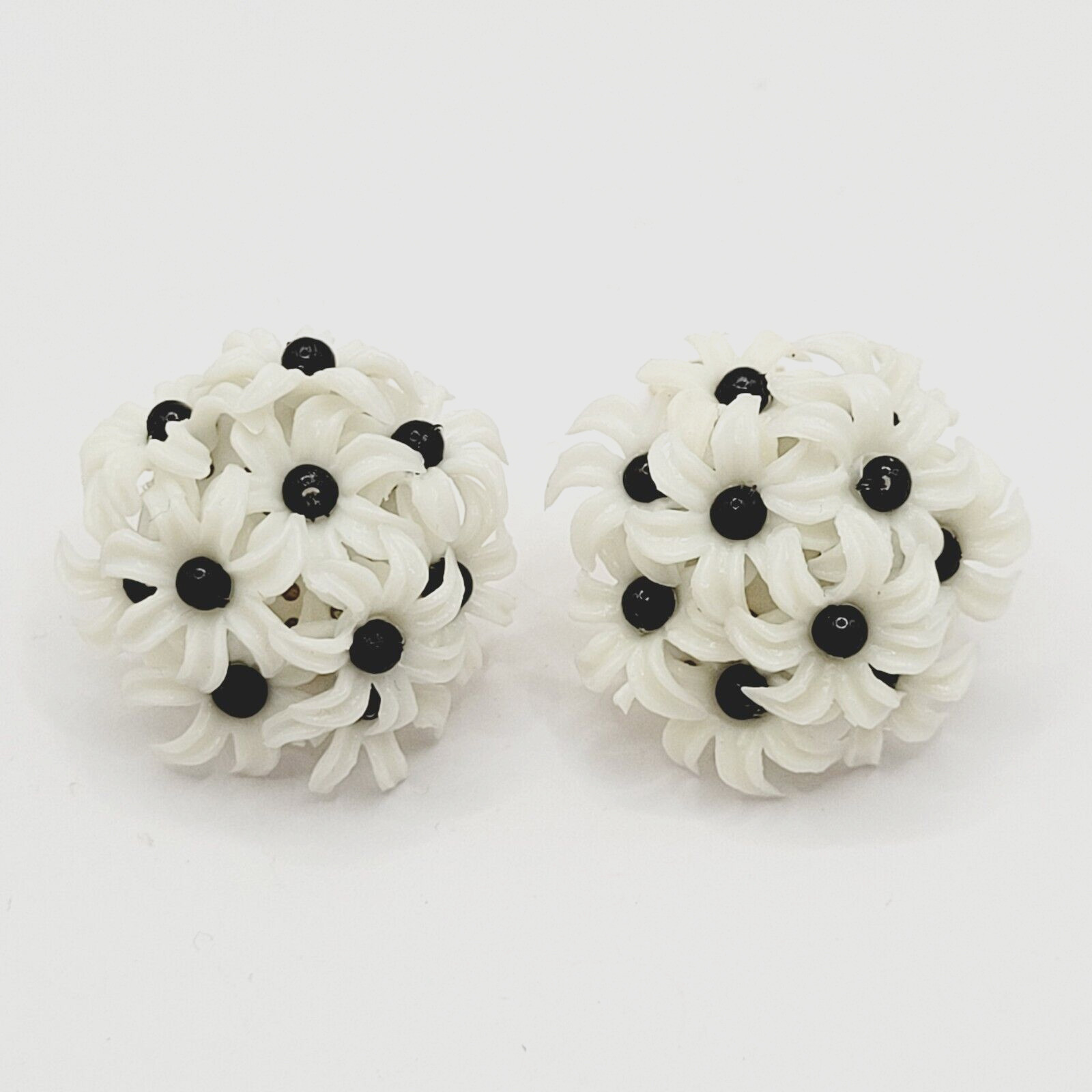 White Black Petaled Daisy Flower Plastic Metal Clip On Earrings 1960s Hong Kong