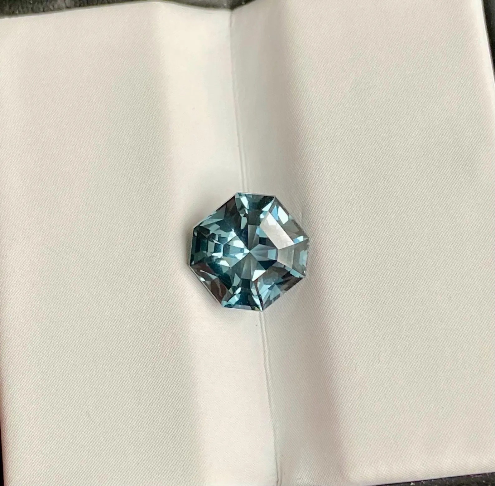 Natural Grey-blue Spinel loose gemstone 2.09 ct. High quality, Octagon, Tanzania