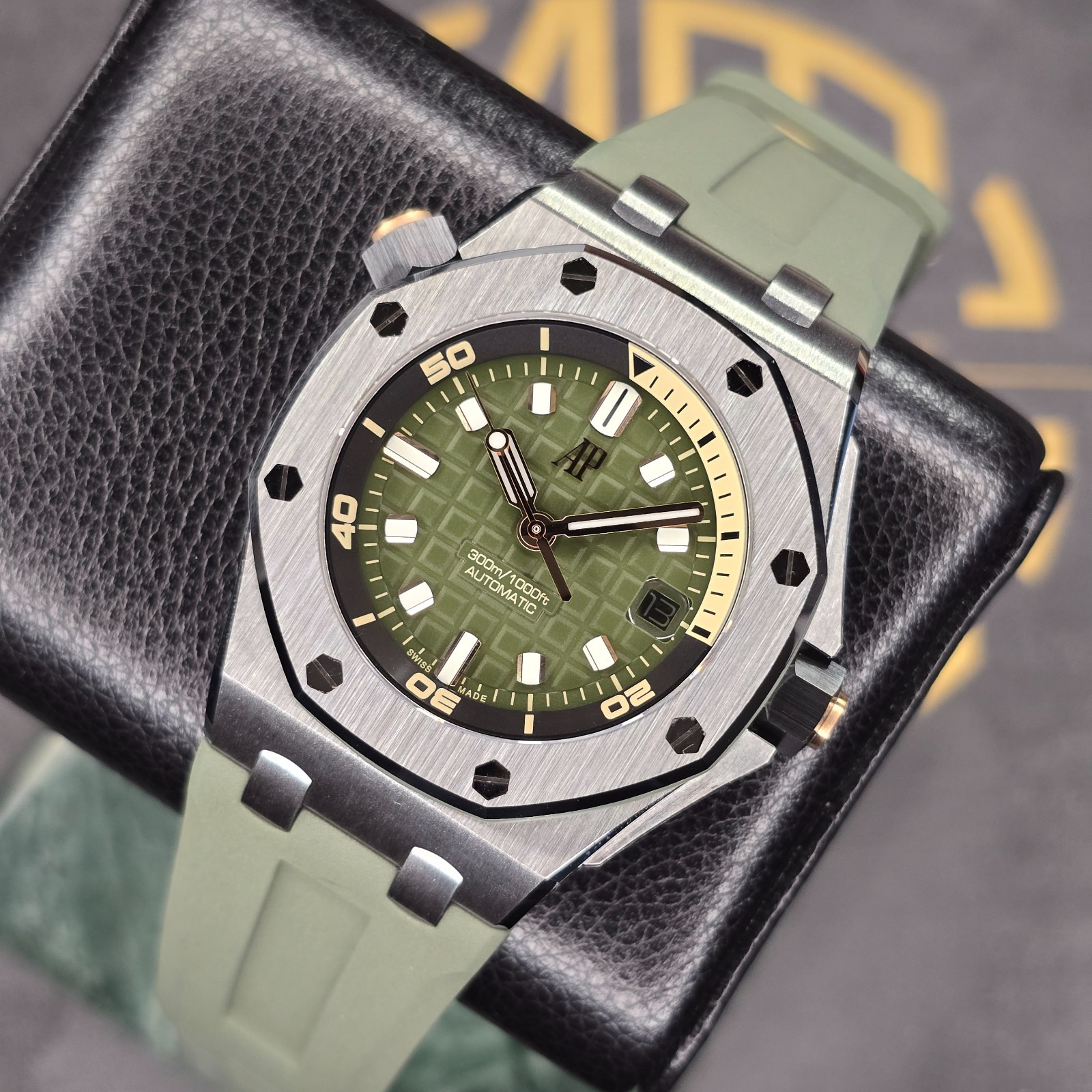 AUDEMARS PIGUET ROYAL OAK OFFSHORE DIVER KHAKI DIVER 15720ST 42MM WARRANTY B&P