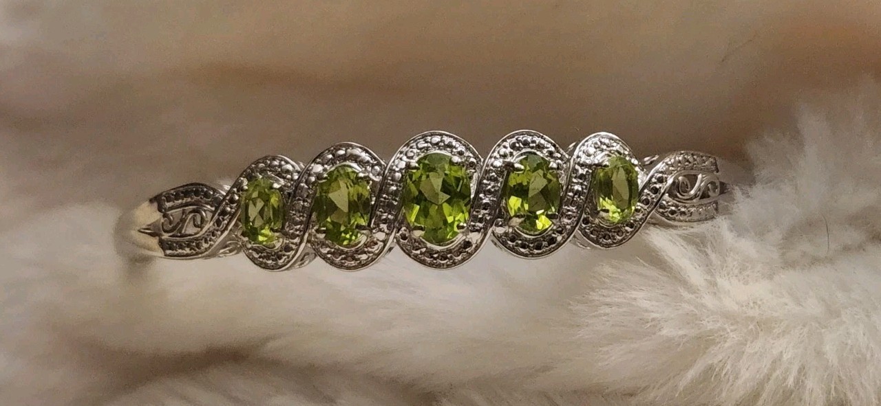 Signed STS Karis Green Gemstone Hinged Bangle 7.5” Bracelet New