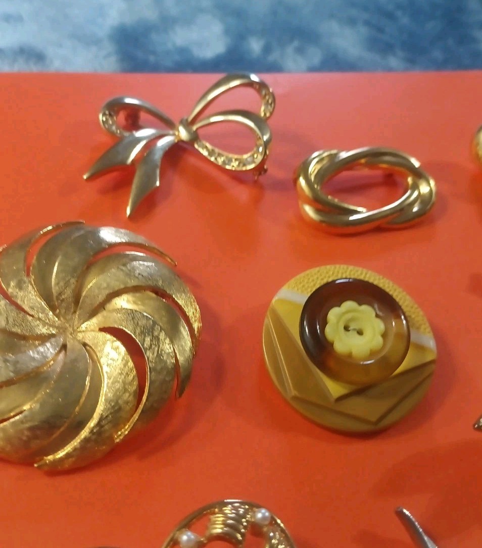 Vintage Brooch Pin Lot 14 Unique Variety Costume Jewelry As Pictured
