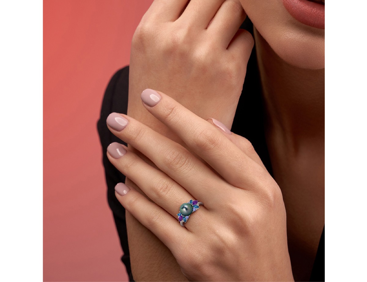 8-8.5mm Black Tahitian Pearl 7/8 Carats (ctw) Blue and White Topaz, Ring