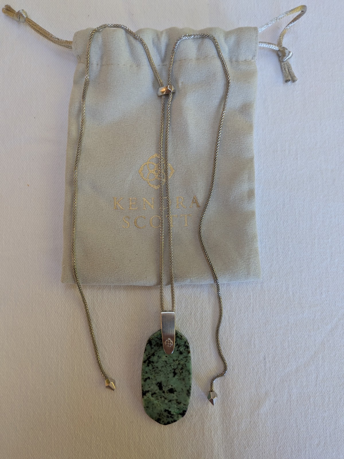Kendra Scott Inez Pendant Necklace in Silver/Green