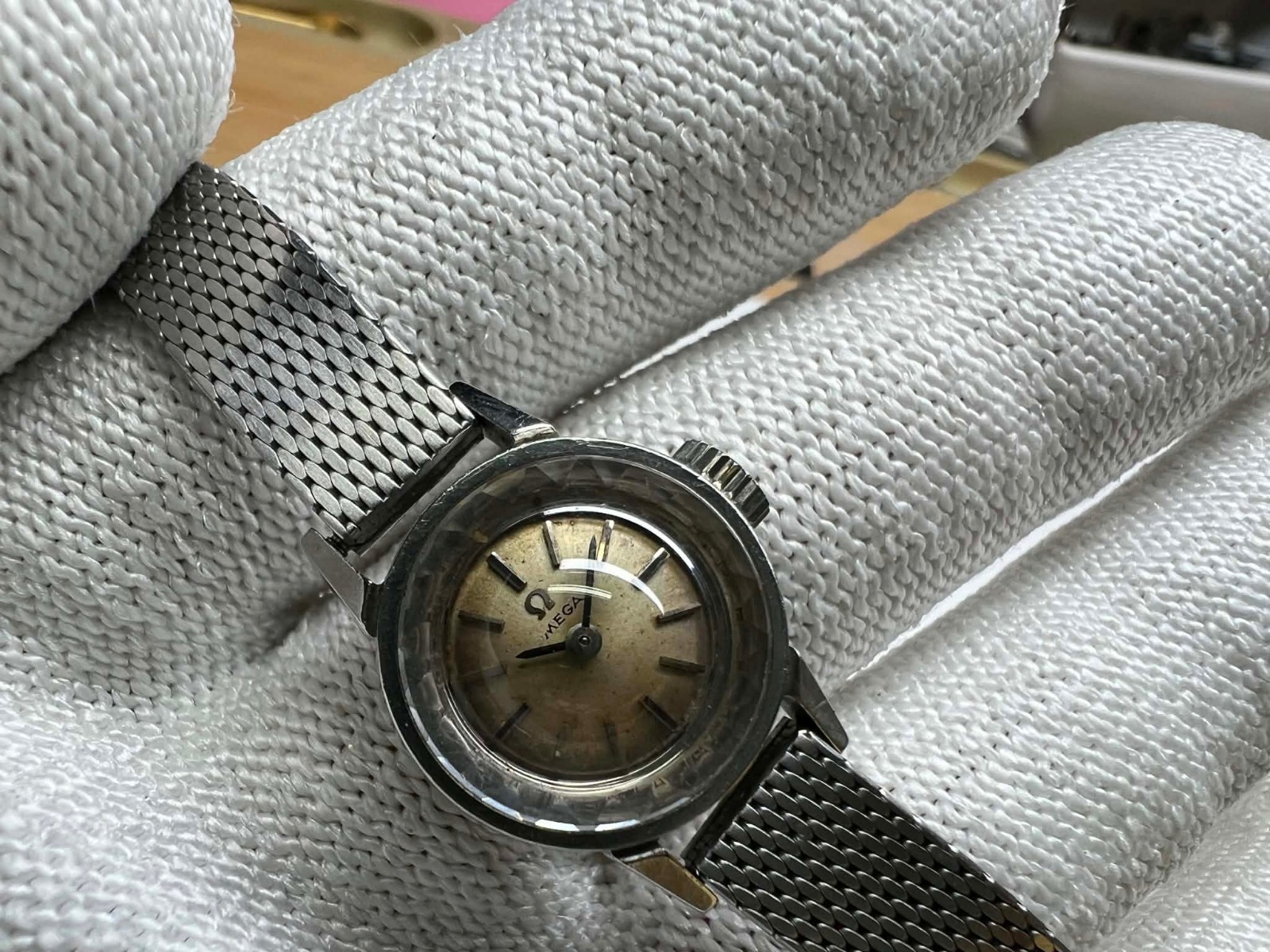 Omega lady watch cal 484 with authentic bracelet ref 511.166