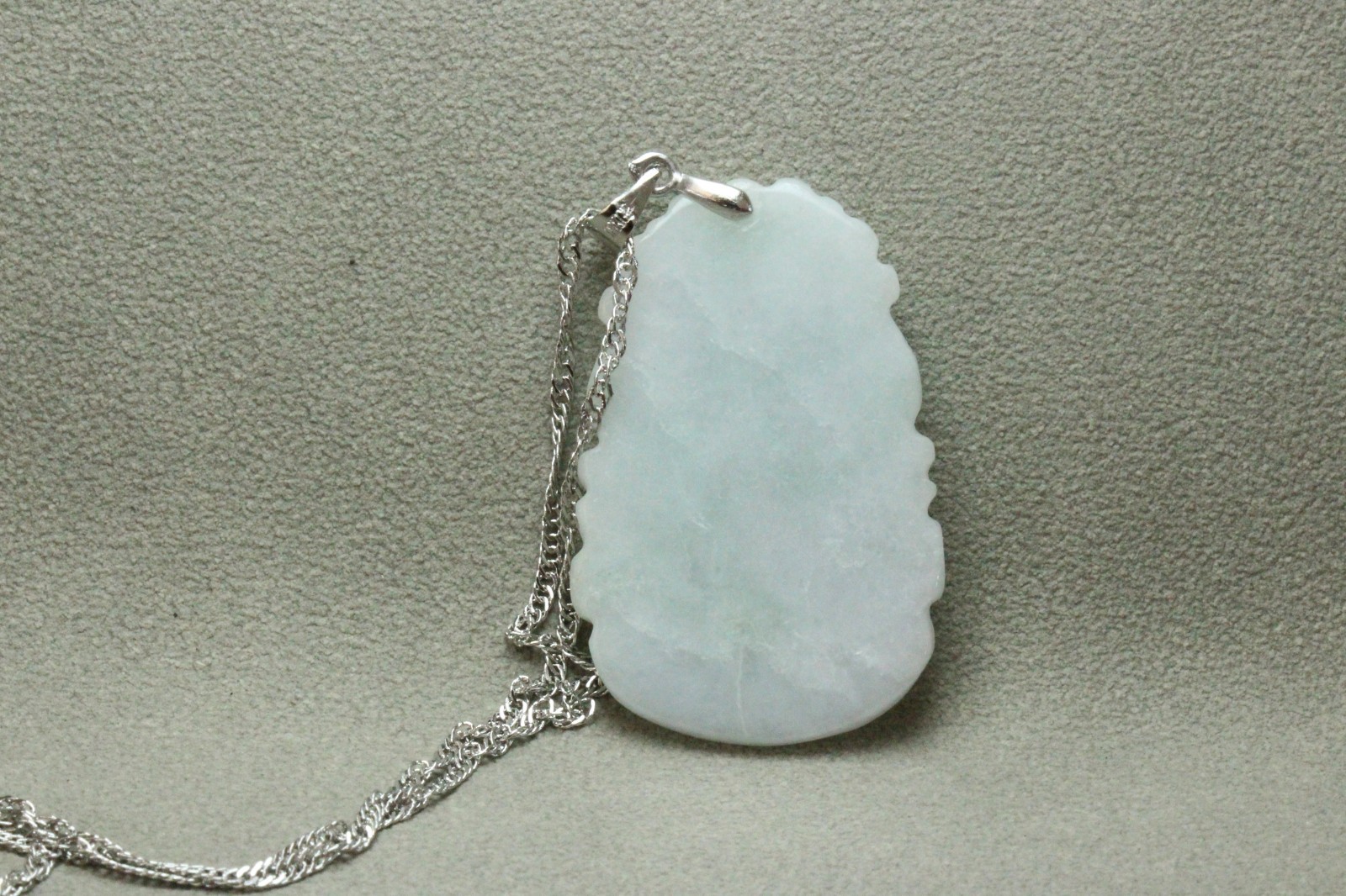 Natural White green A Jadeite jade Hand-Carved Mouse (Chinese Zodiac) Pendant