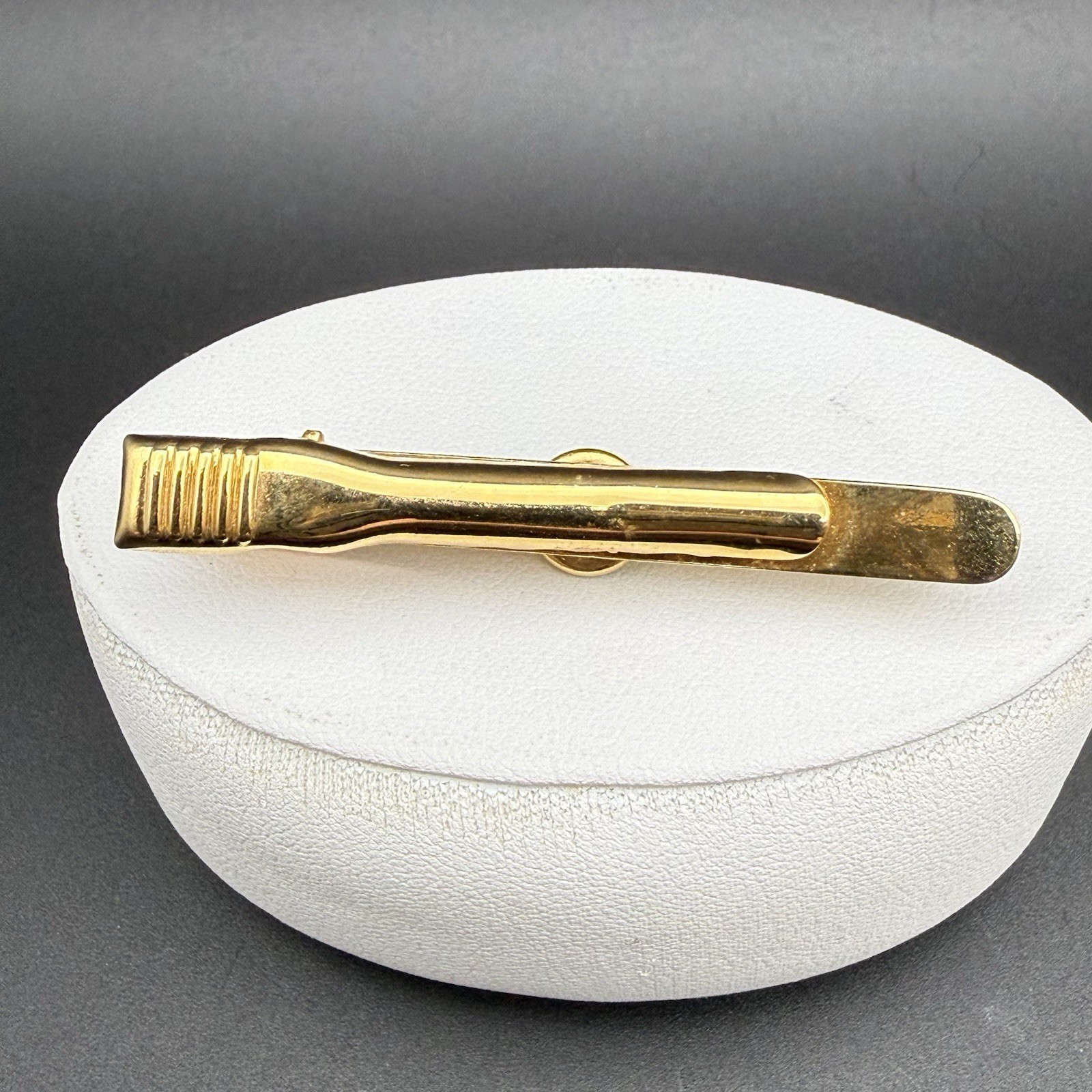 Vintage Green Glass Cabochon Tie Bar Tie Clip Gold Tone Textured Mid Century Mod