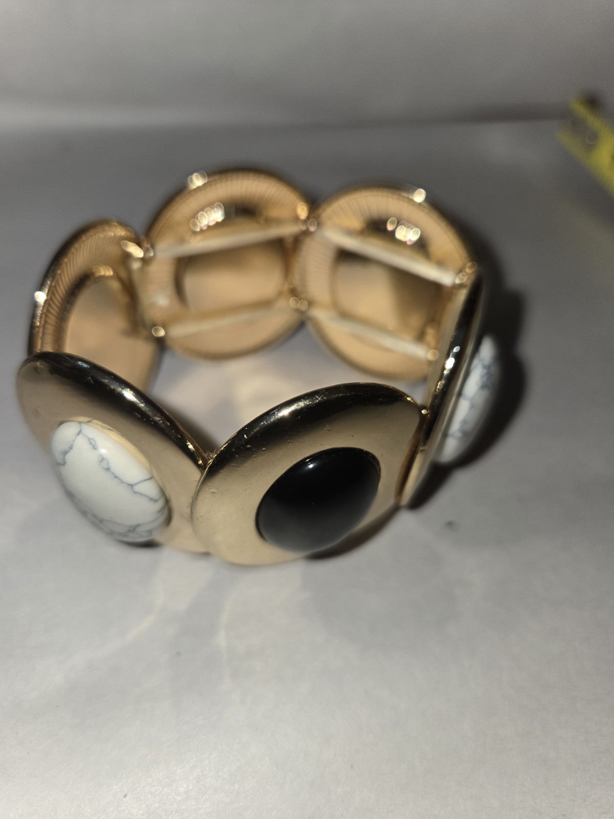Gold-tone stretch bracelet black and white marble-patterned Cabochon Stone