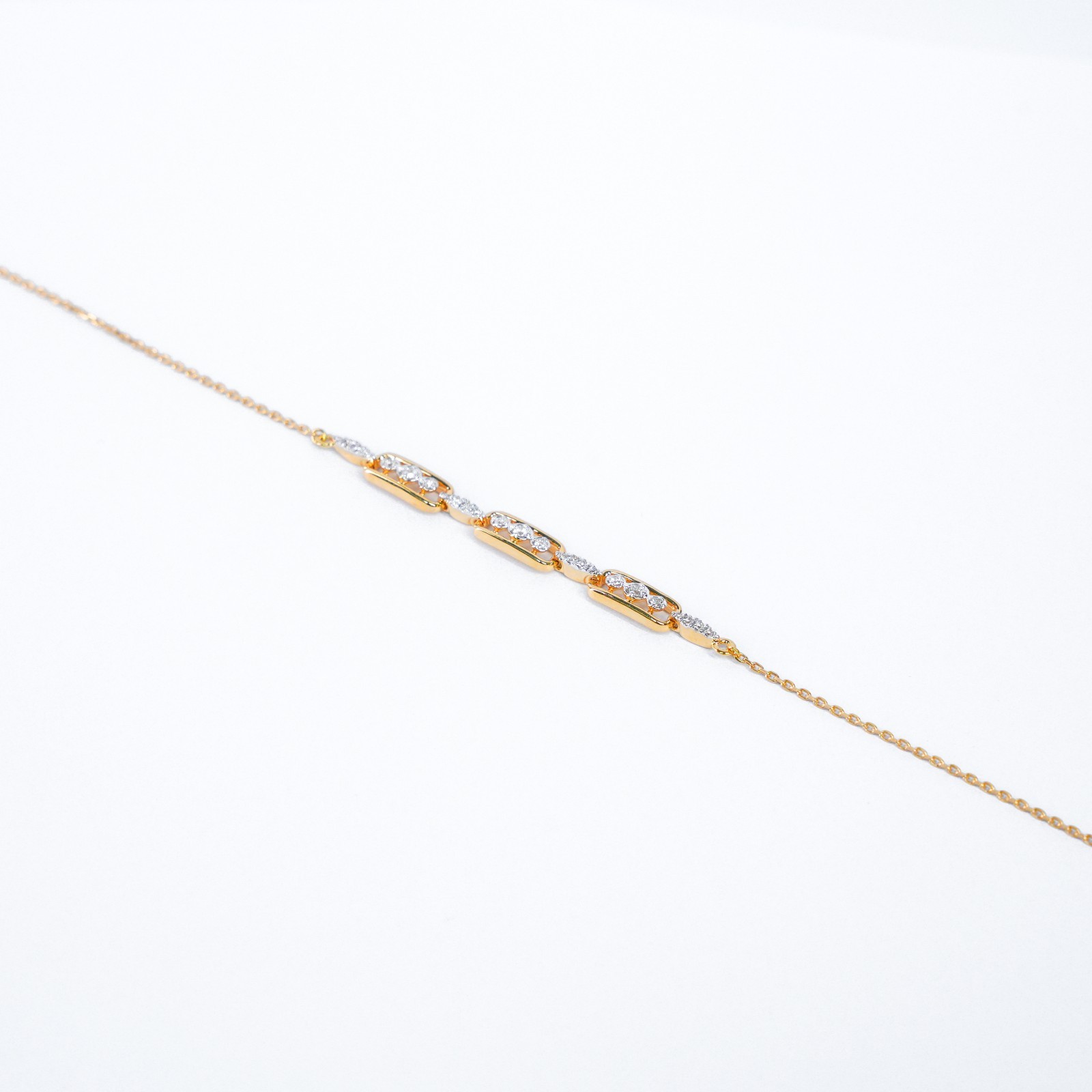 18 KARAT DIAMOND BRACELET | NATURAL DIAMOND | LIGHTWEIGHT | IGI CERTIFIED