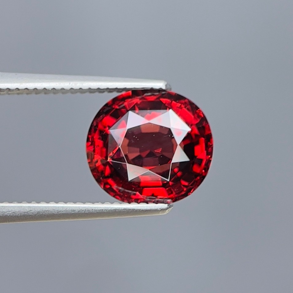 Natural Rhodolite Garnet 2.70 ct / Madagascar