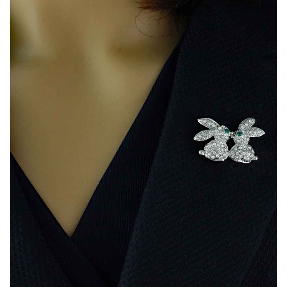 Crystal Kissing Easter Bunnies Brooch Pin in Silver – PRA012