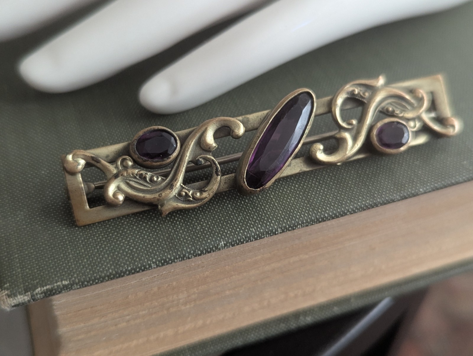 Edwardian Art Nouveau Gold Tone Floral brooch Faux Amethyst Stone Large C Clasp
